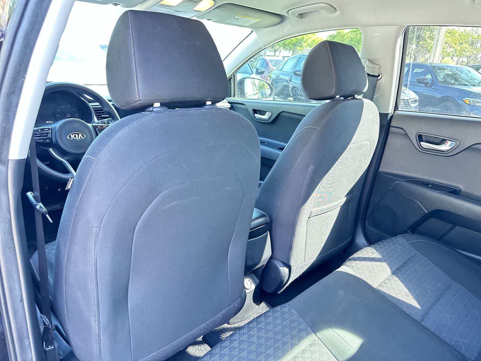 Thumbnail: 2021 Kia Rio - 14