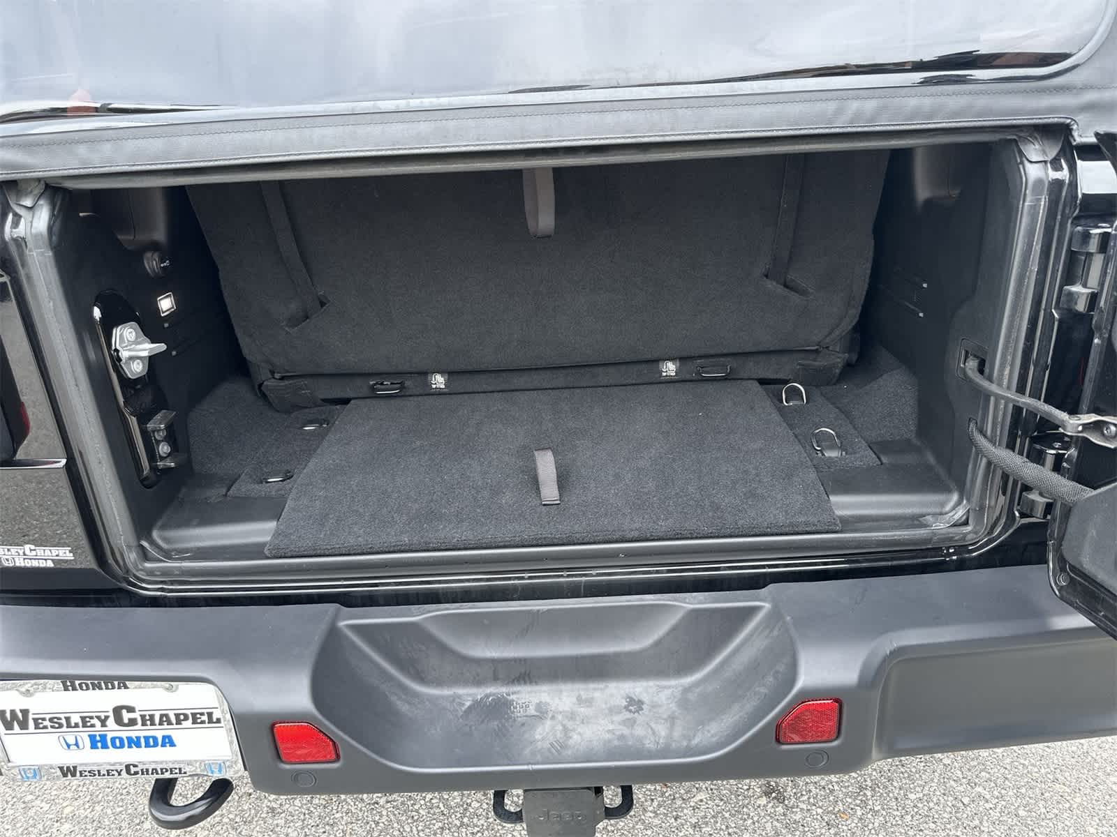 Thumbnail: 2018 Jeep Wrangler - 21