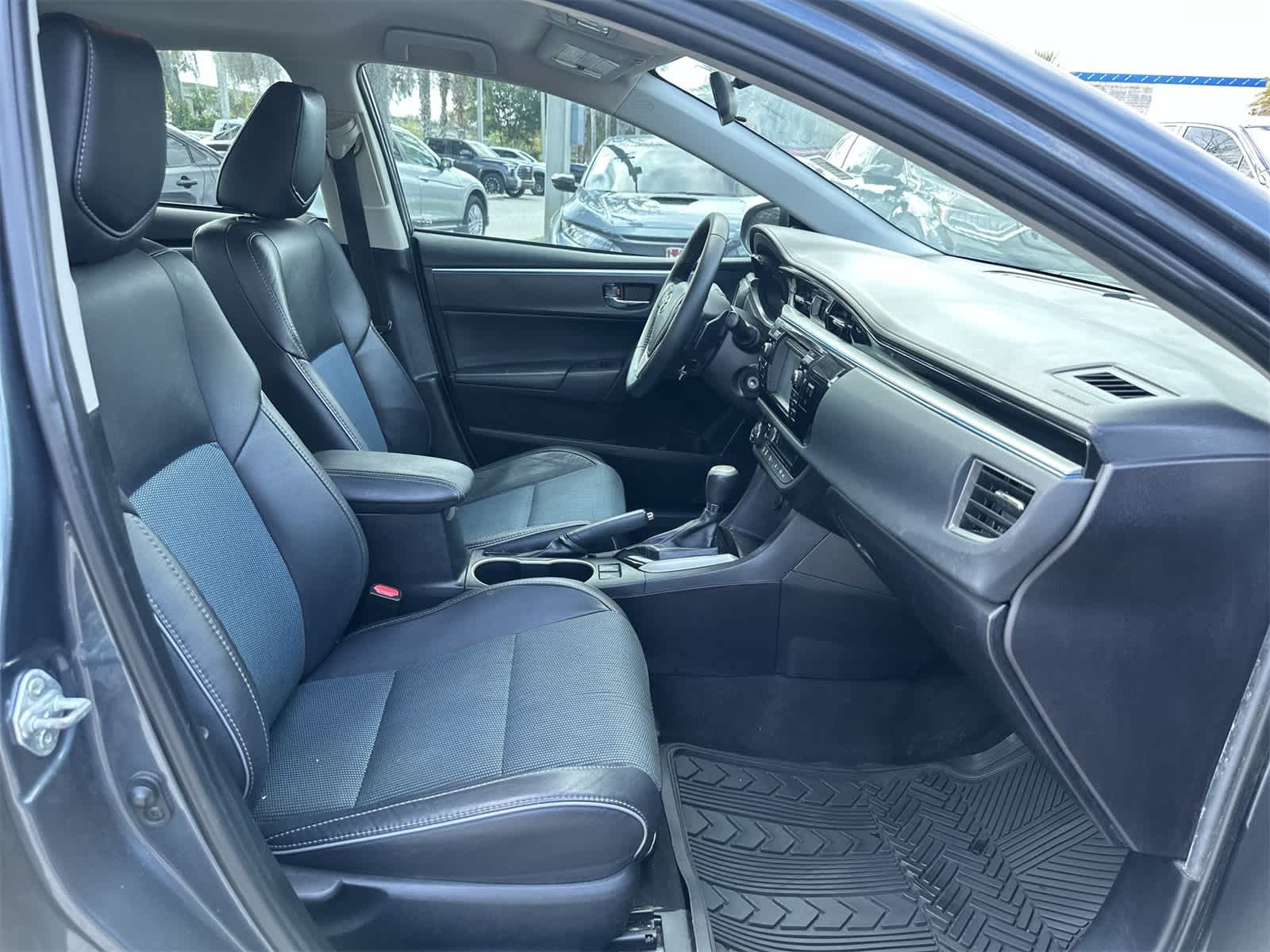 Thumbnail: 2015 Toyota Corolla - 17