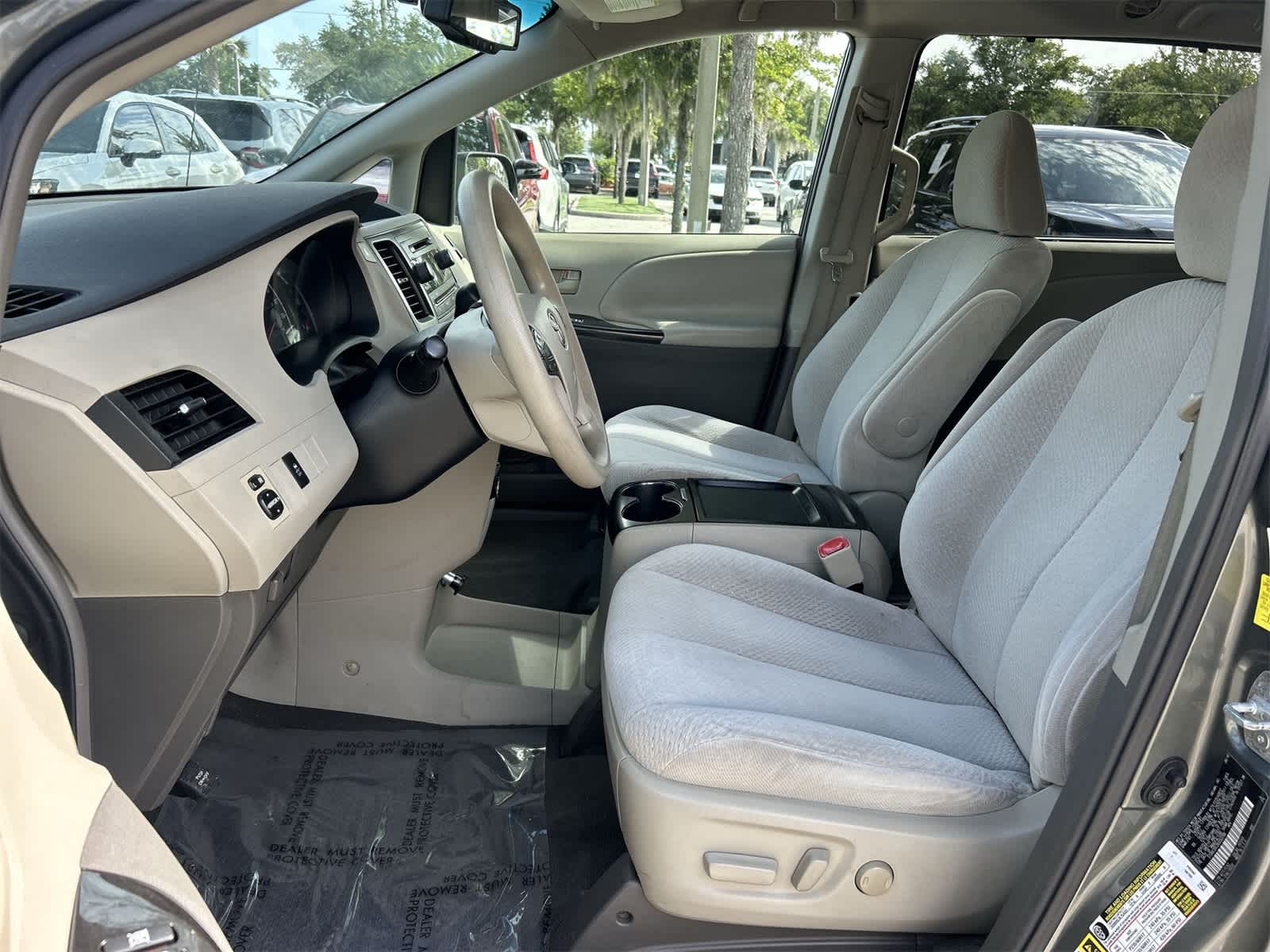 Thumbnail: 2011 Toyota Sienna - 13