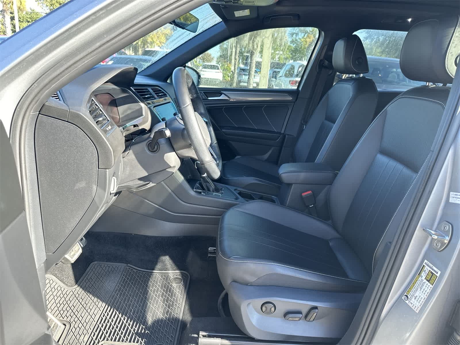 Thumbnail: 2022 Volkswagen Tiguan - 13