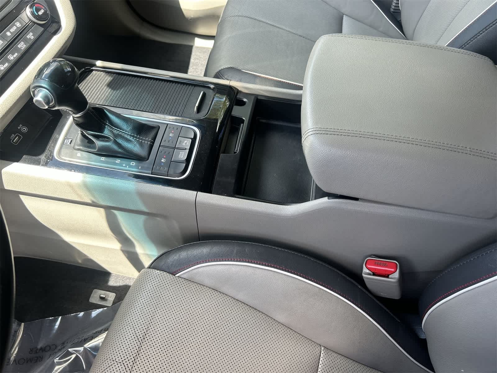 Thumbnail: 2015 Kia Sedona - 19