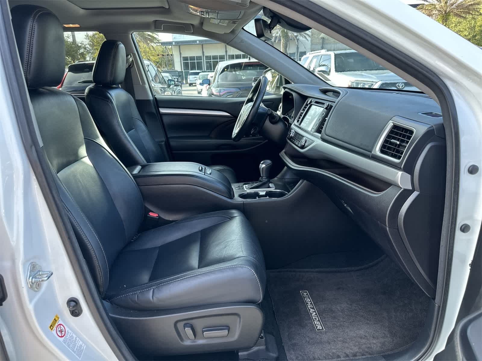 Thumbnail: 2017 Toyota Highlander - 17