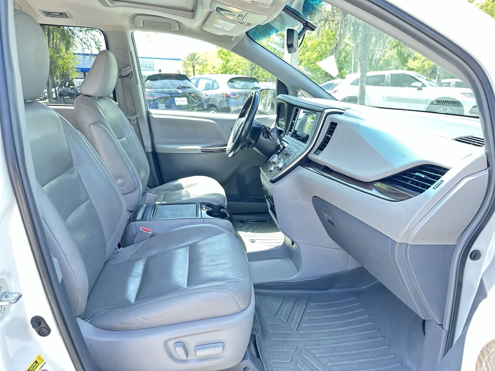 Thumbnail: 2015 Toyota Sienna - 17