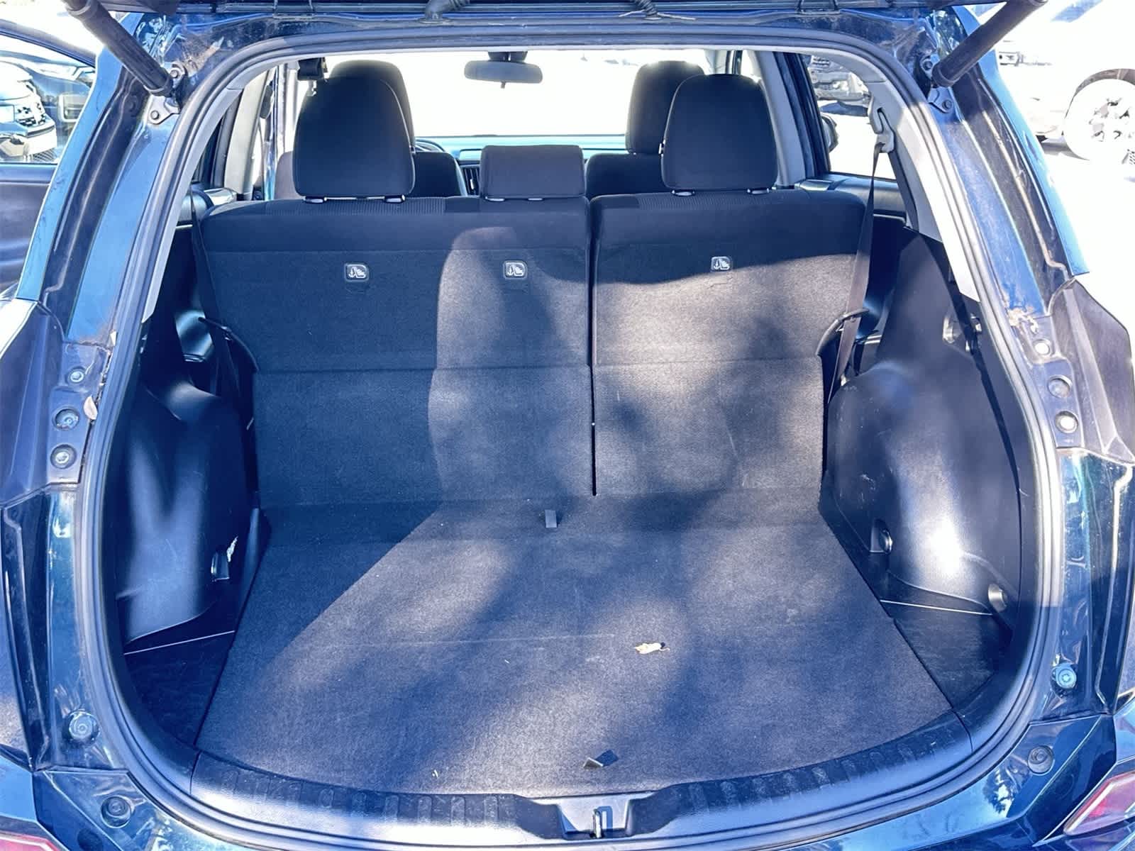 Thumbnail: 2018 Toyota RAV4 - 25