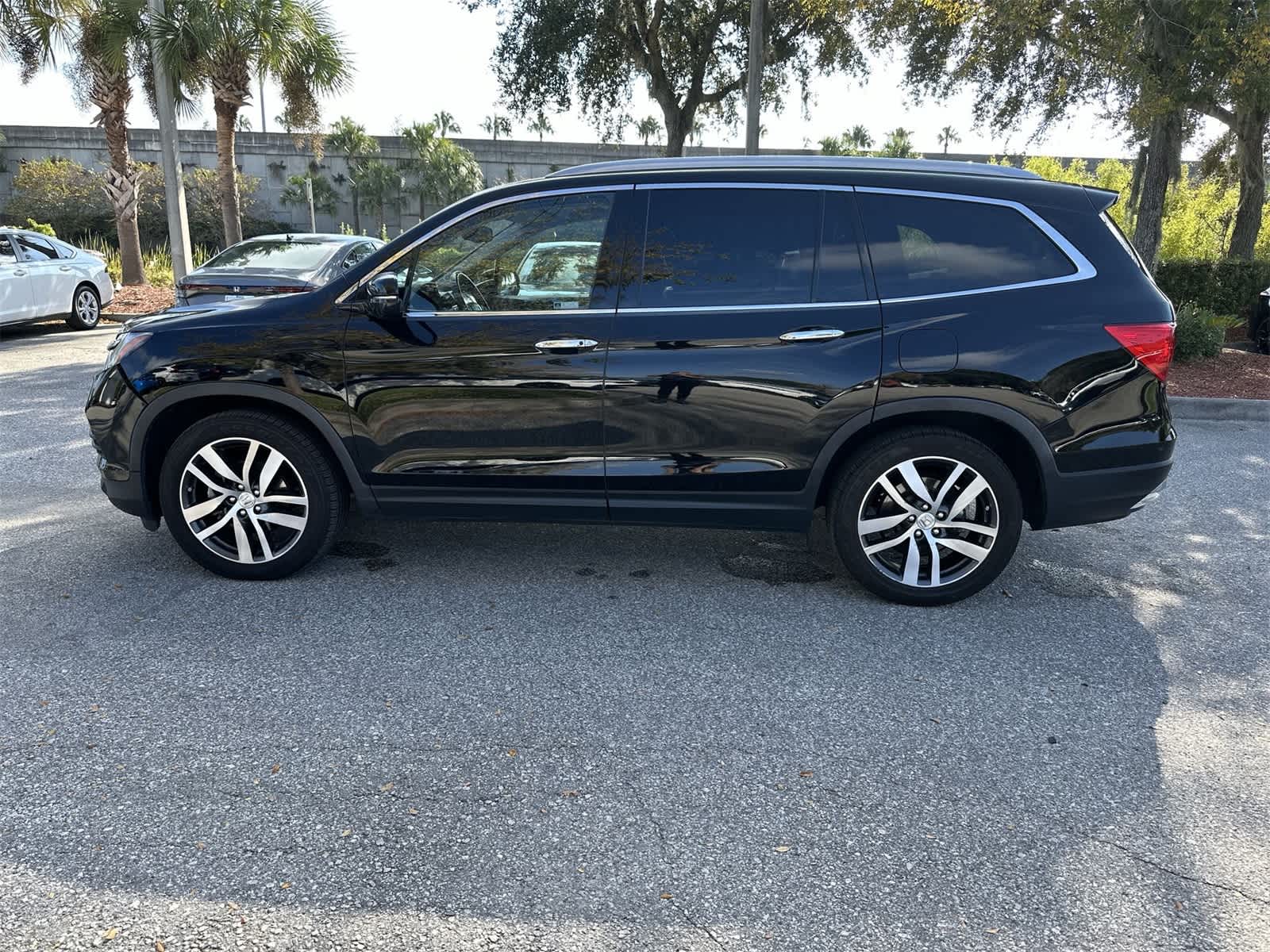 Thumbnail: 2018 Honda Pilot - 3