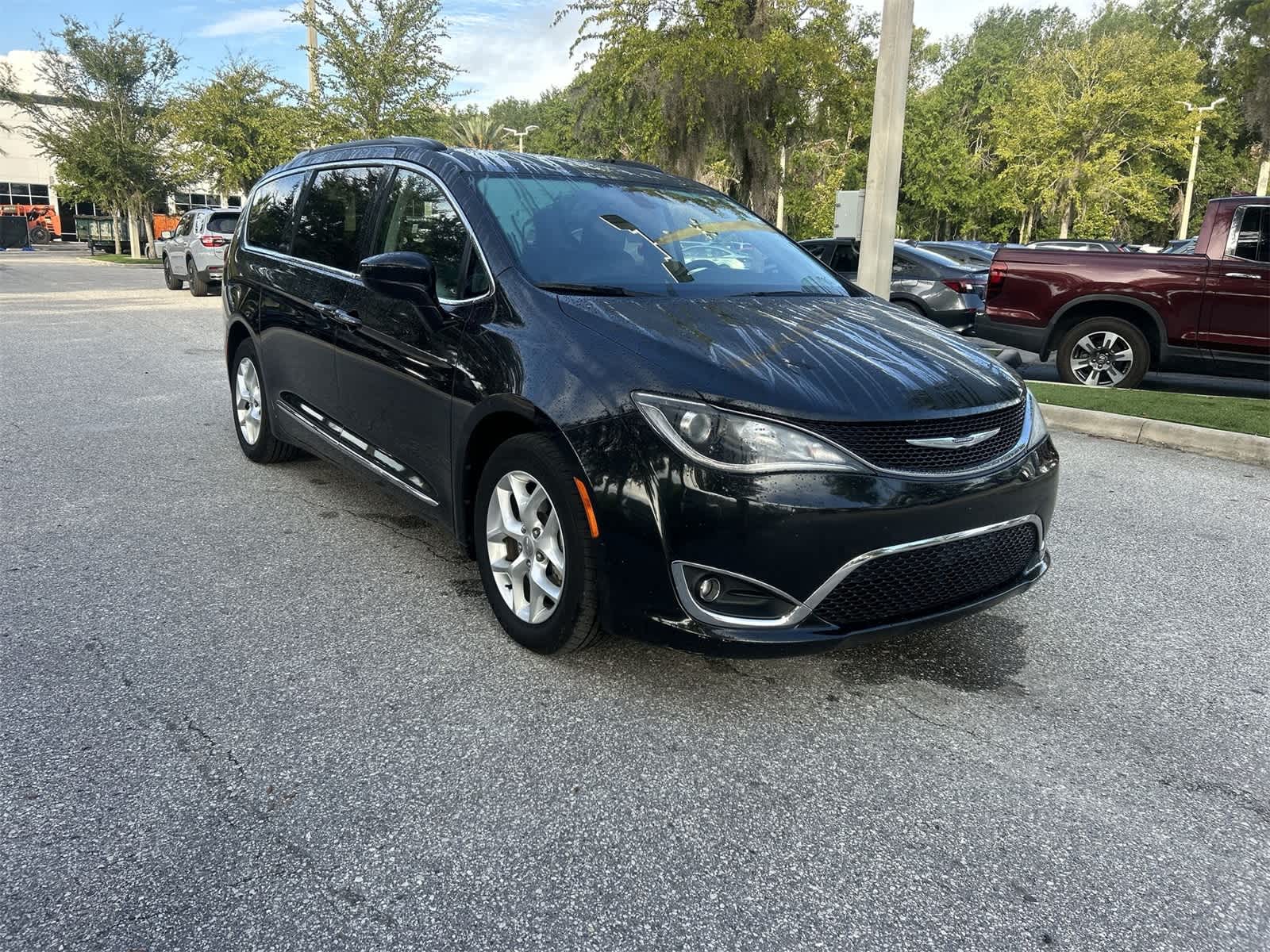 Thumbnail: 2017 Chrysler Pacifica - 8