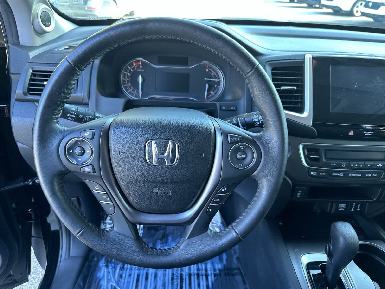Thumbnail: 2017 Honda Pilot - 18