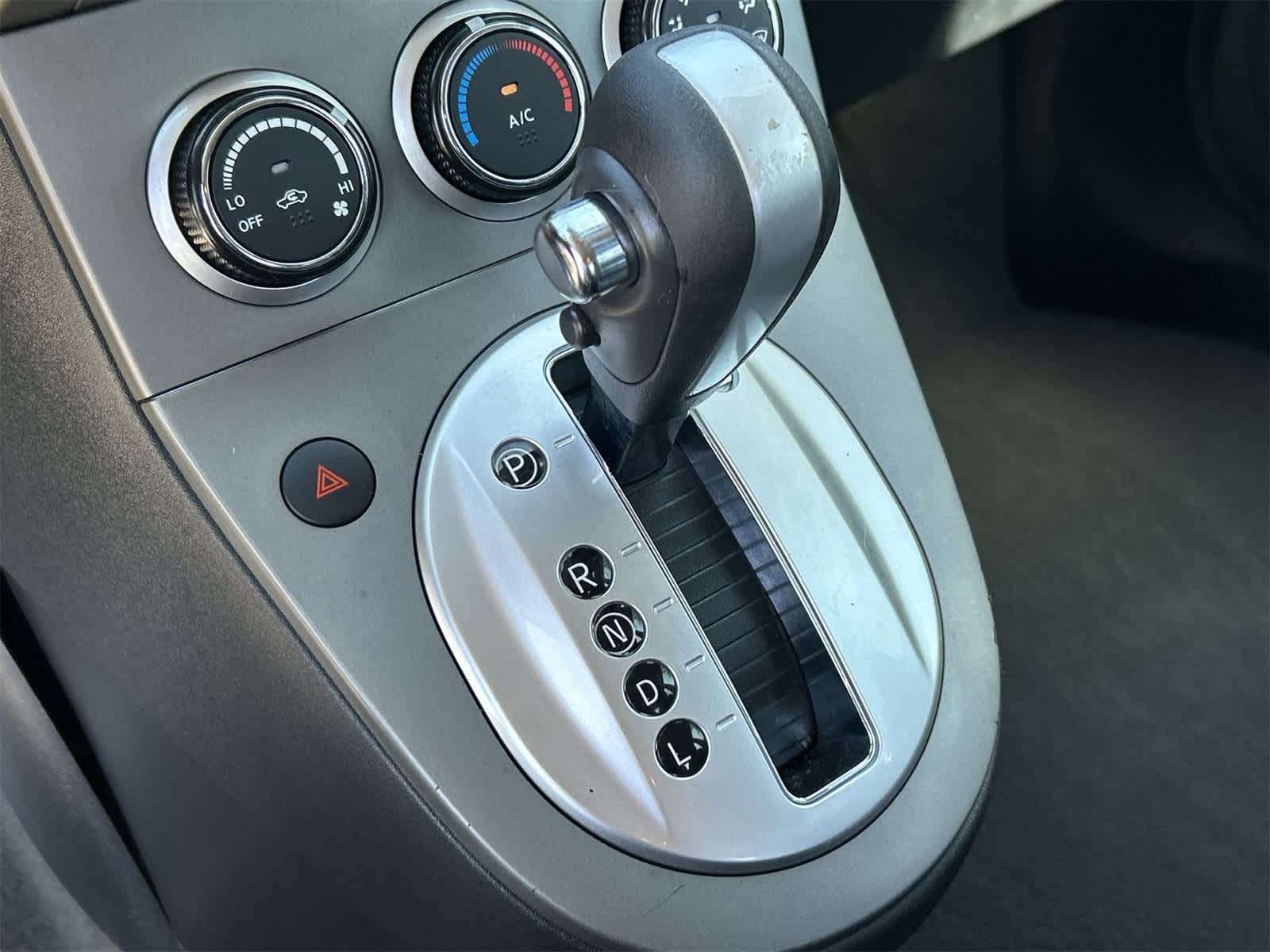 Thumbnail: 2012 Nissan Sentra - 20