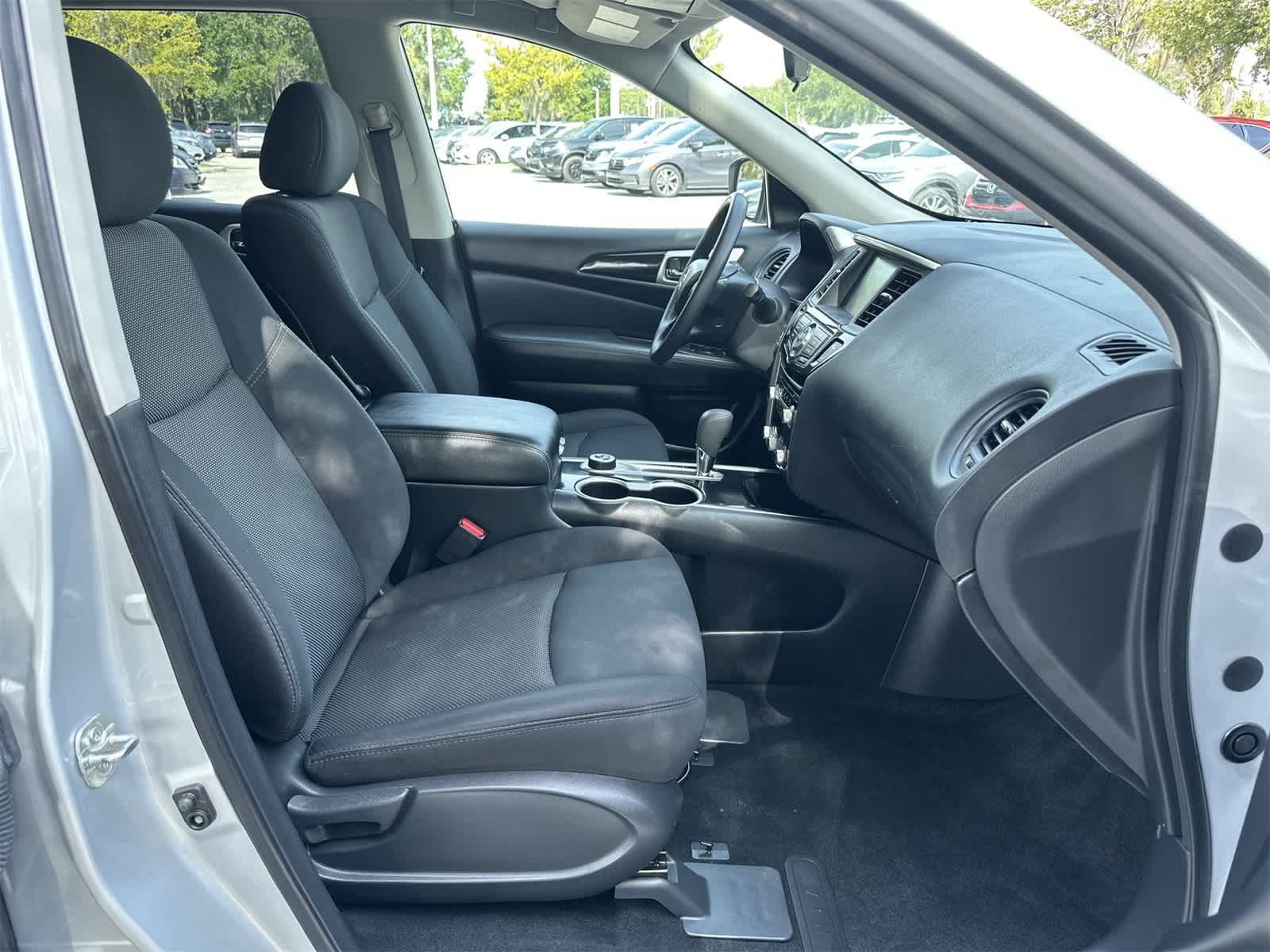 Thumbnail: 2019 Nissan Pathfinder - 17