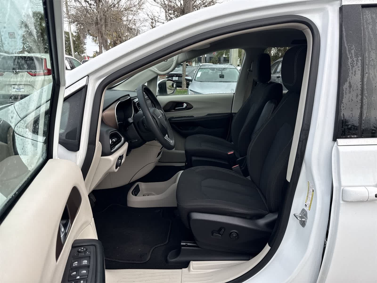 Thumbnail: 2022 Chrysler Voyager - 2