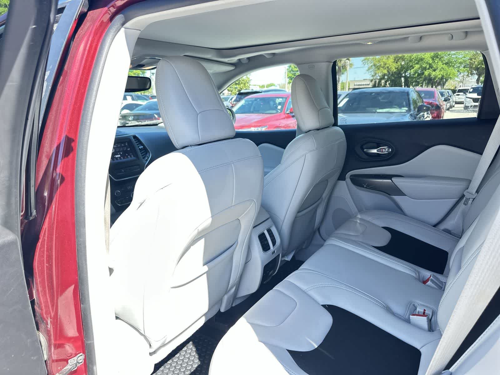 Thumbnail: 2020 Jeep Cherokee - 16