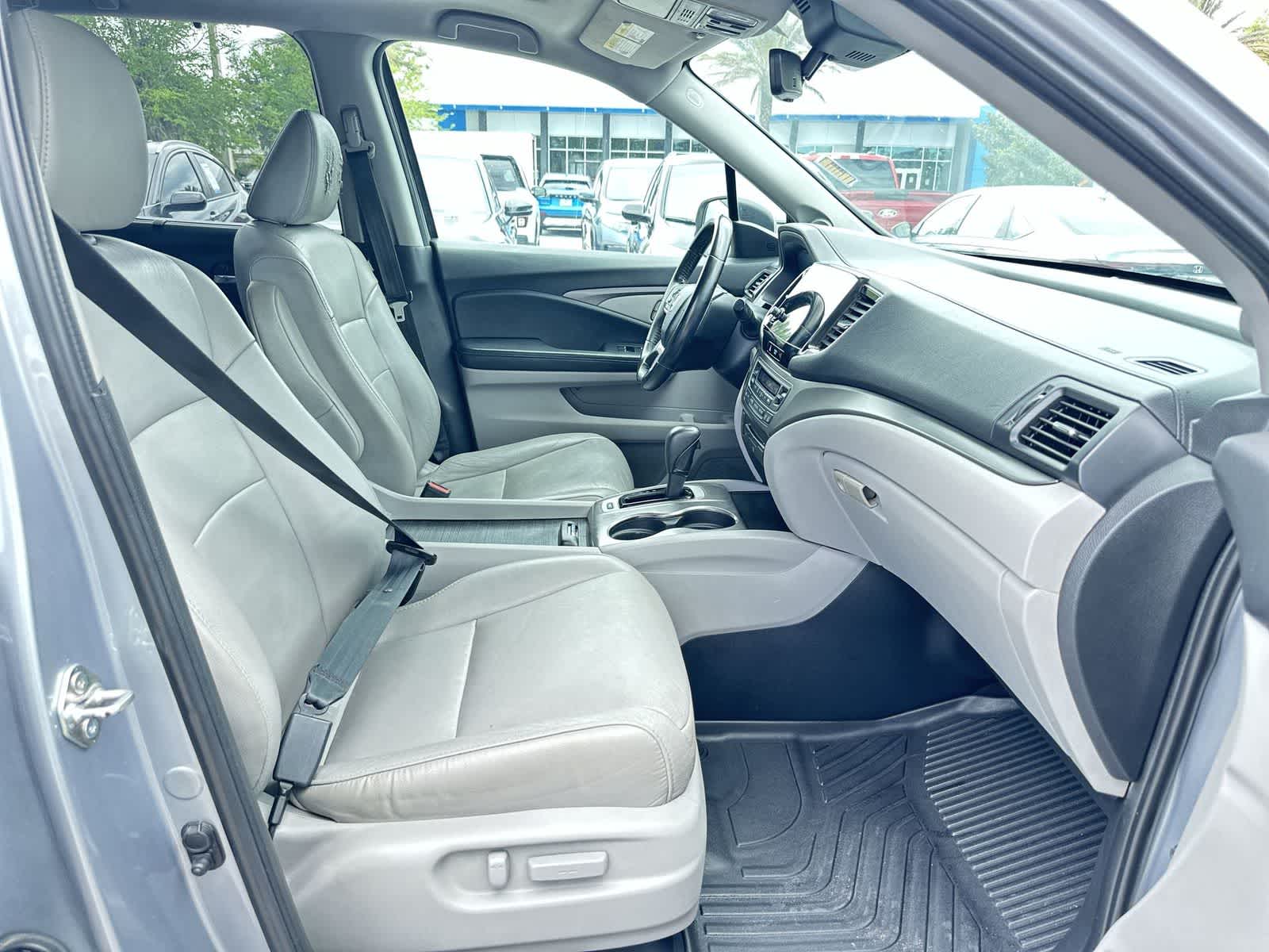 Thumbnail: 2019 Honda Pilot - 25
