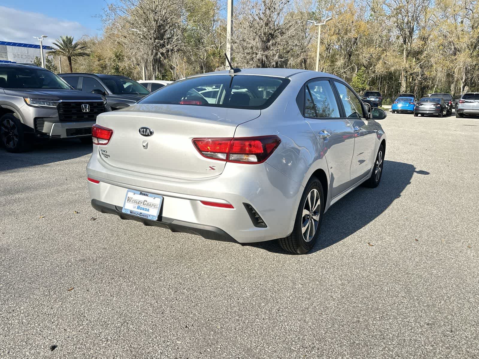 Thumbnail: 2021 Kia Rio - 4