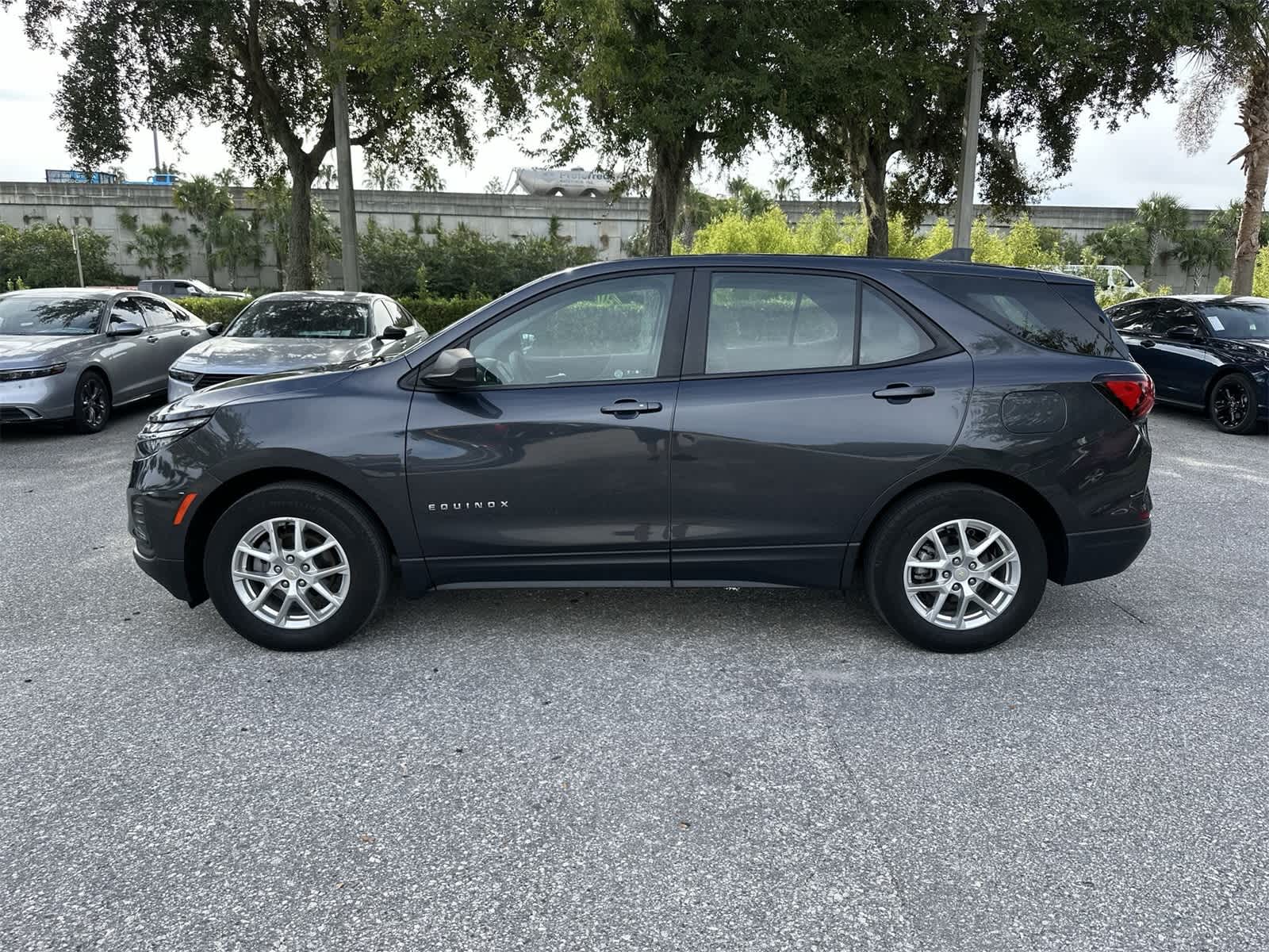 Thumbnail: 2022 Chevrolet Equinox - 3