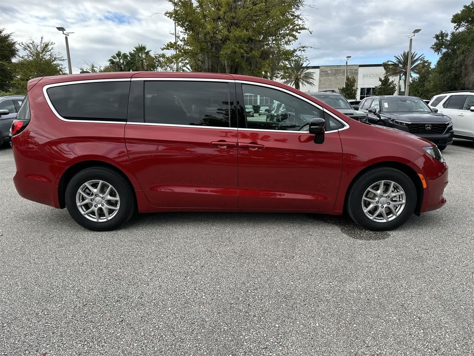 Thumbnail: 2025 Chrysler Voyager - 7