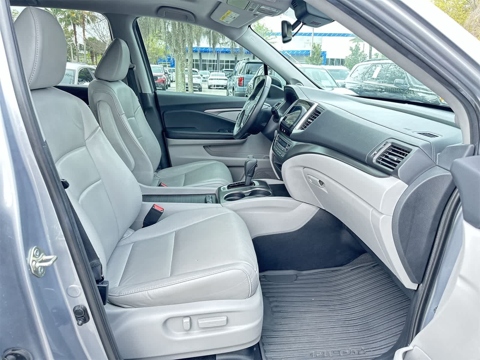 Thumbnail: 2018 Honda Pilot - 17