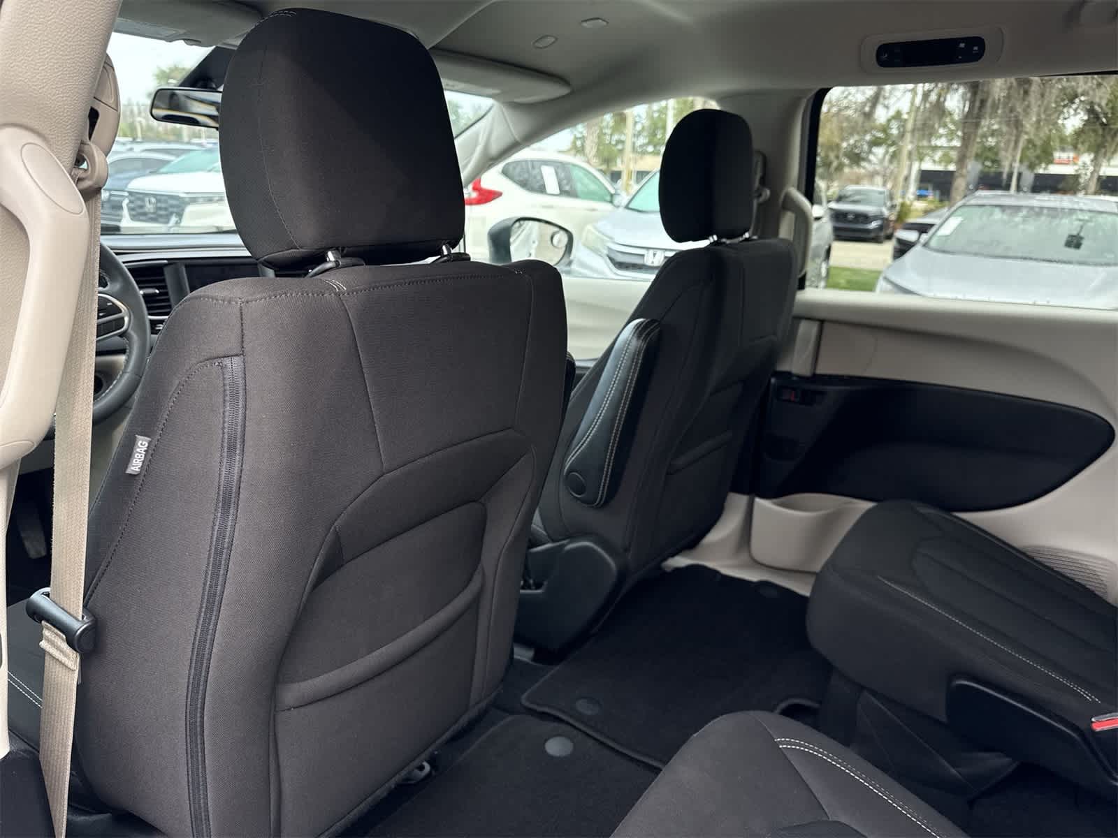 Thumbnail: 2022 Chrysler Voyager - 14