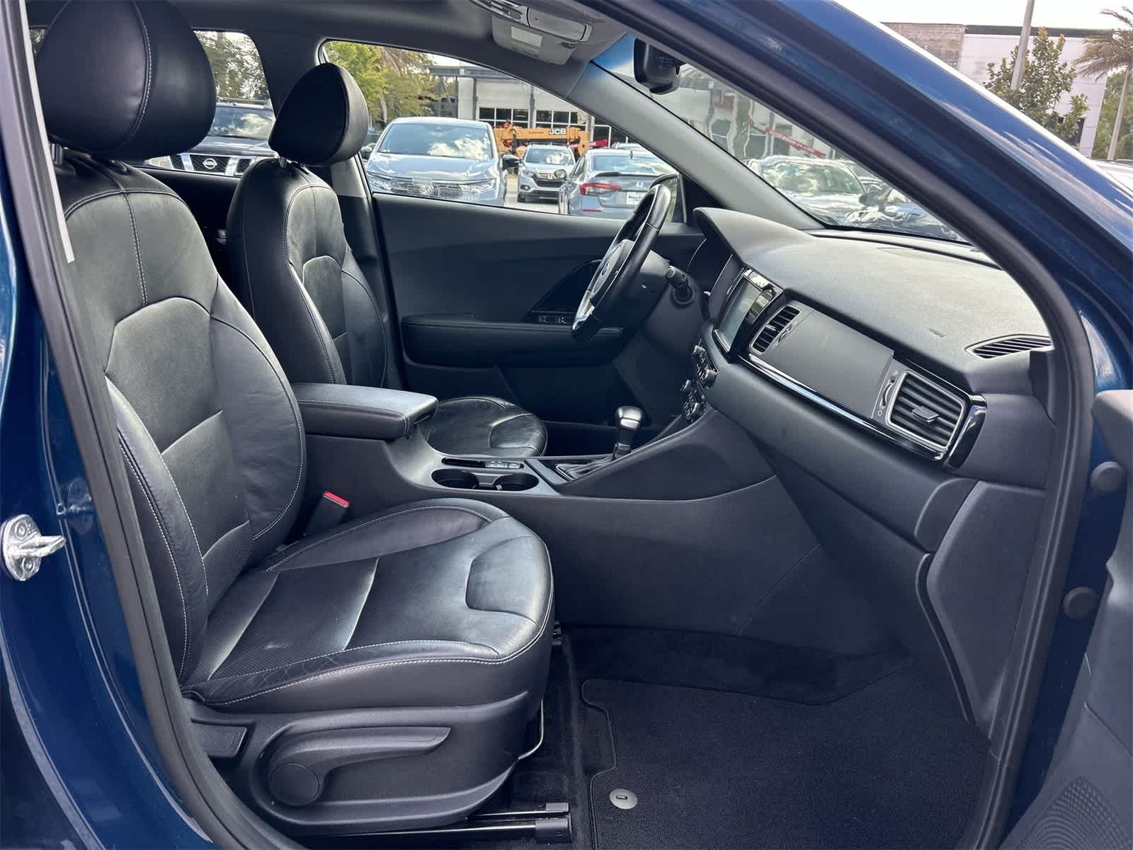 Thumbnail: 2018 Kia Niro - 17