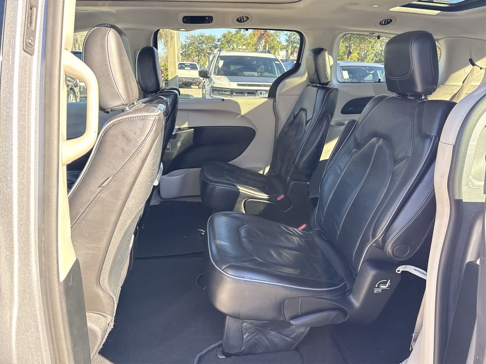 Thumbnail: 2018 Chrysler Pacifica - 15