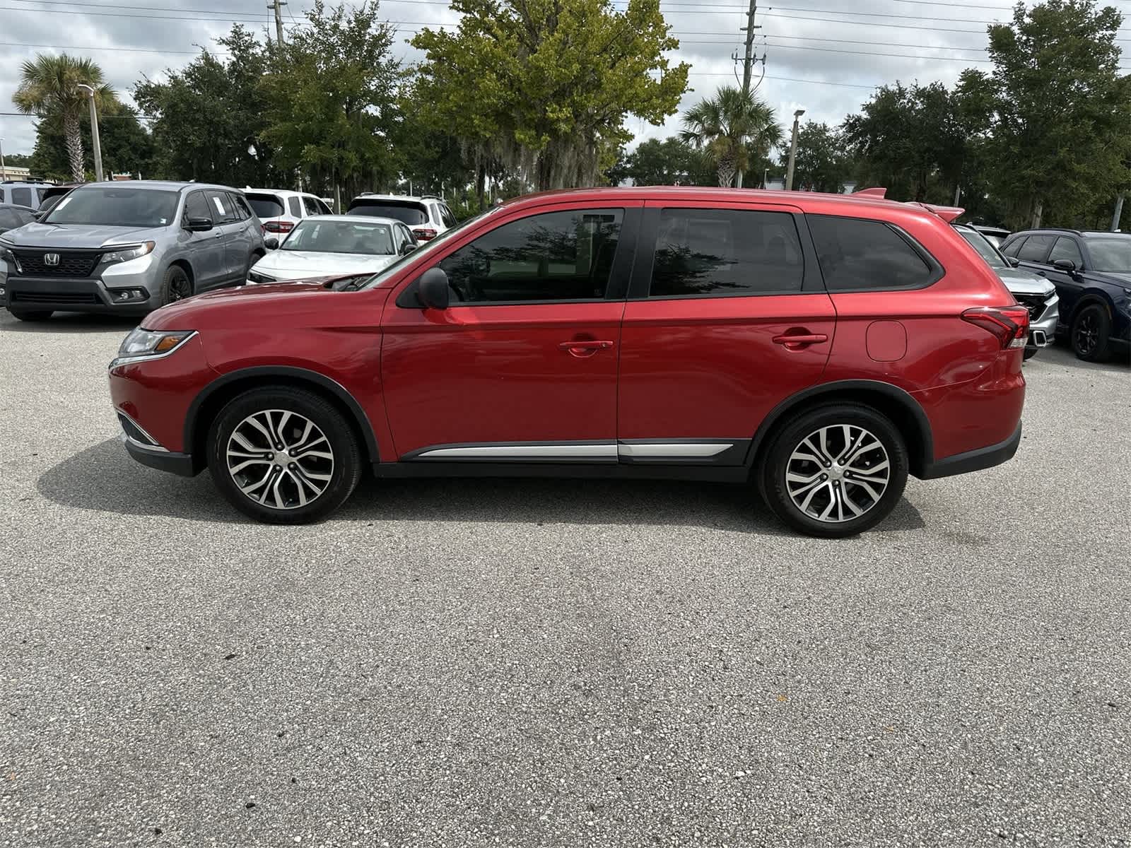 Thumbnail: 2018 Mitsubishi Outlander - 3