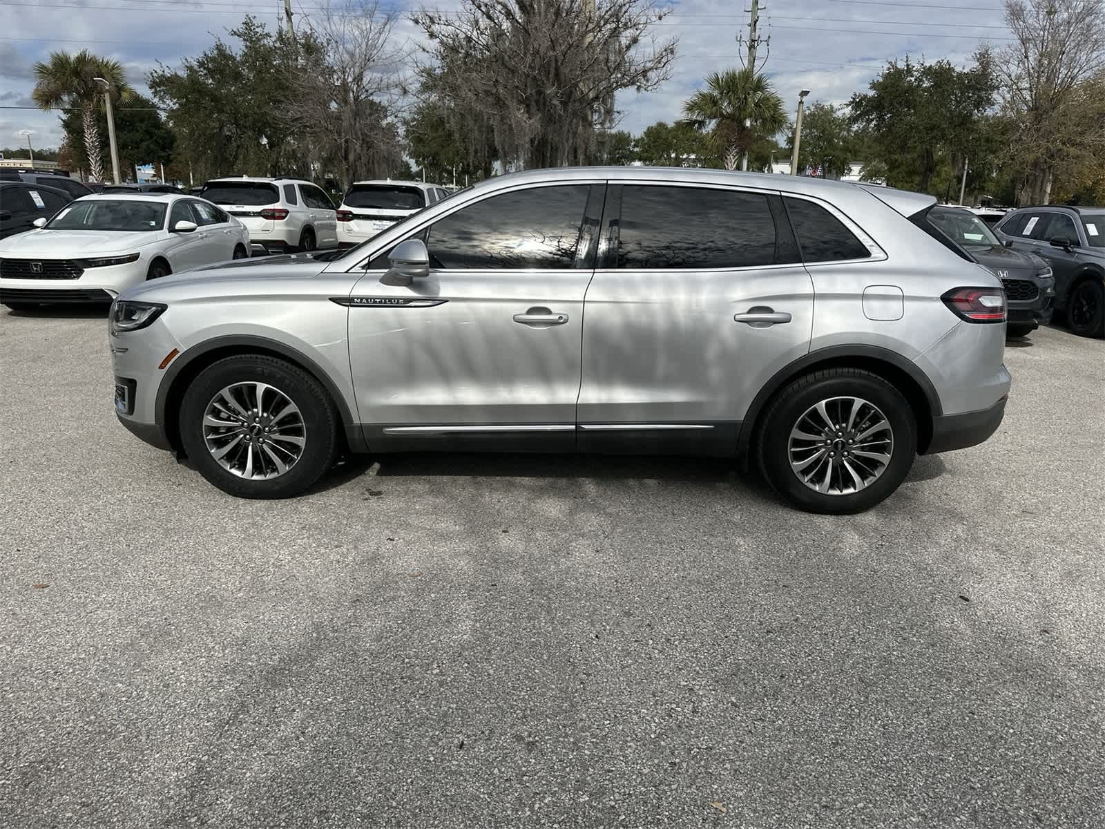 Thumbnail: 2019 Lincoln Nautilus - 3