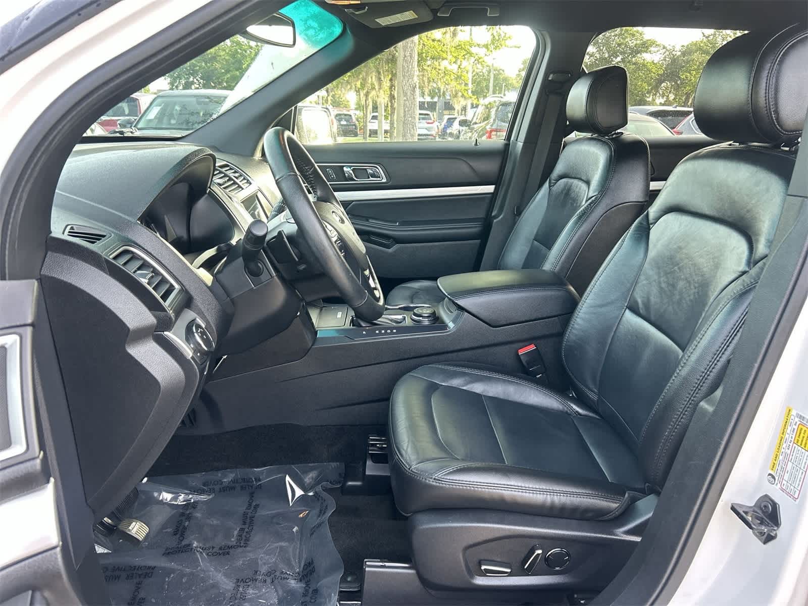 2017 Ford Explorer XLT 12