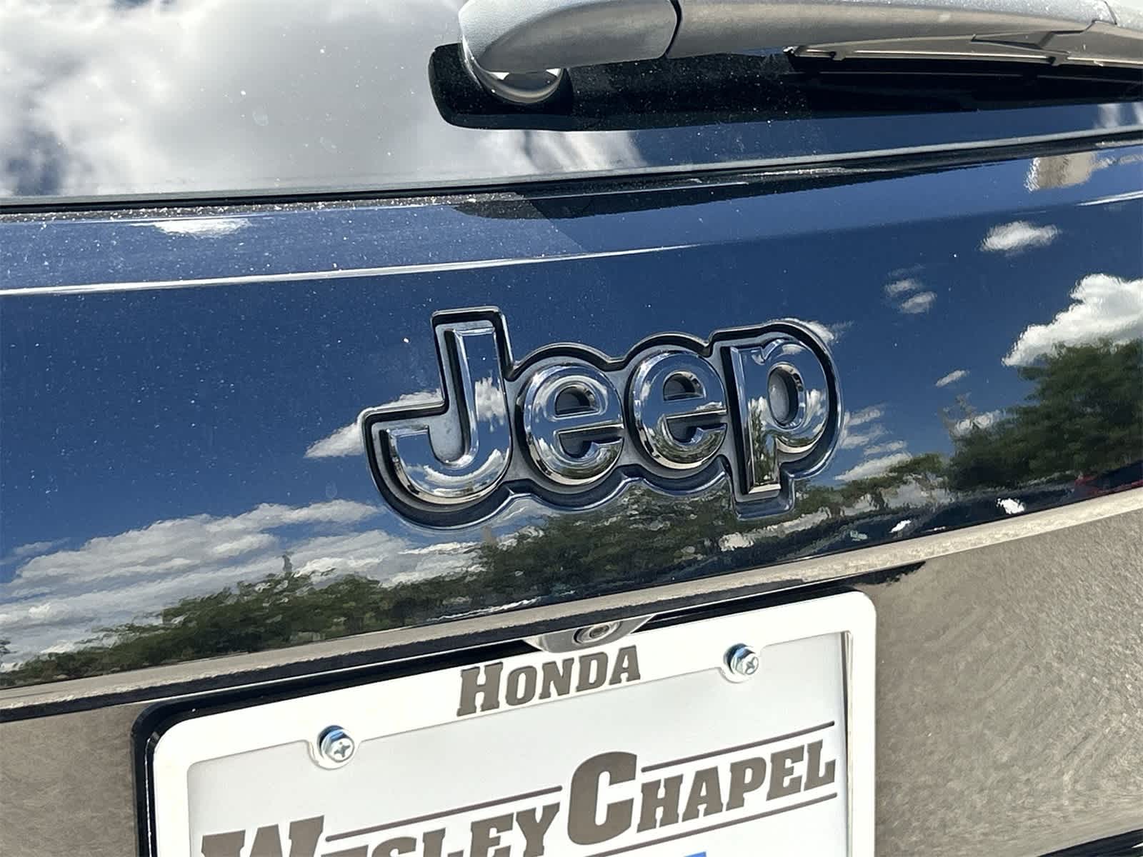 Thumbnail: 2017 Jeep Grand Cherokee - 10