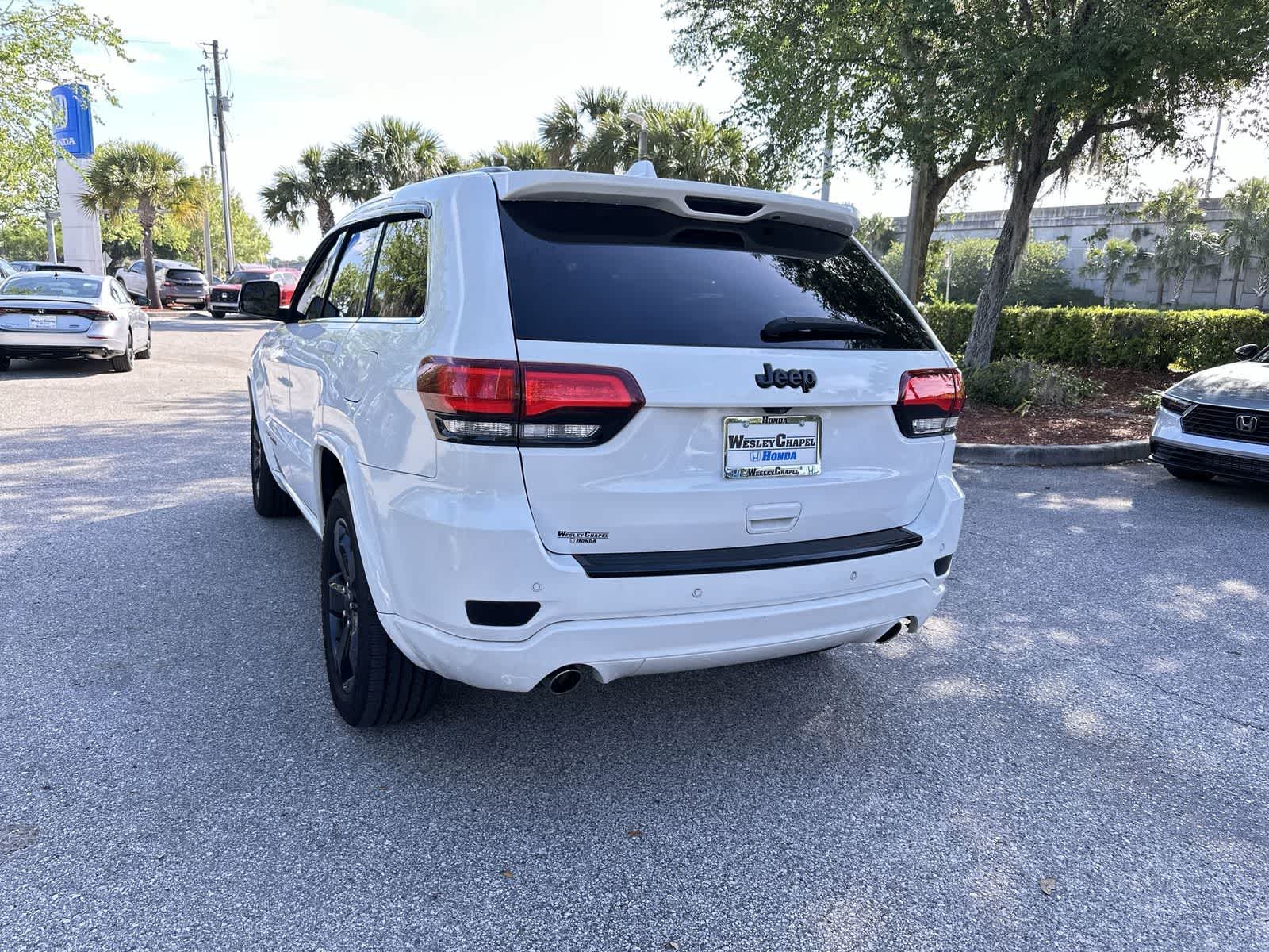 Thumbnail: 2015 Jeep Grand Cherokee - 4
