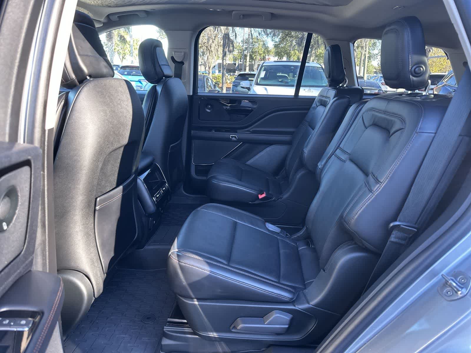 Thumbnail: 2020 Lincoln Aviator - 14