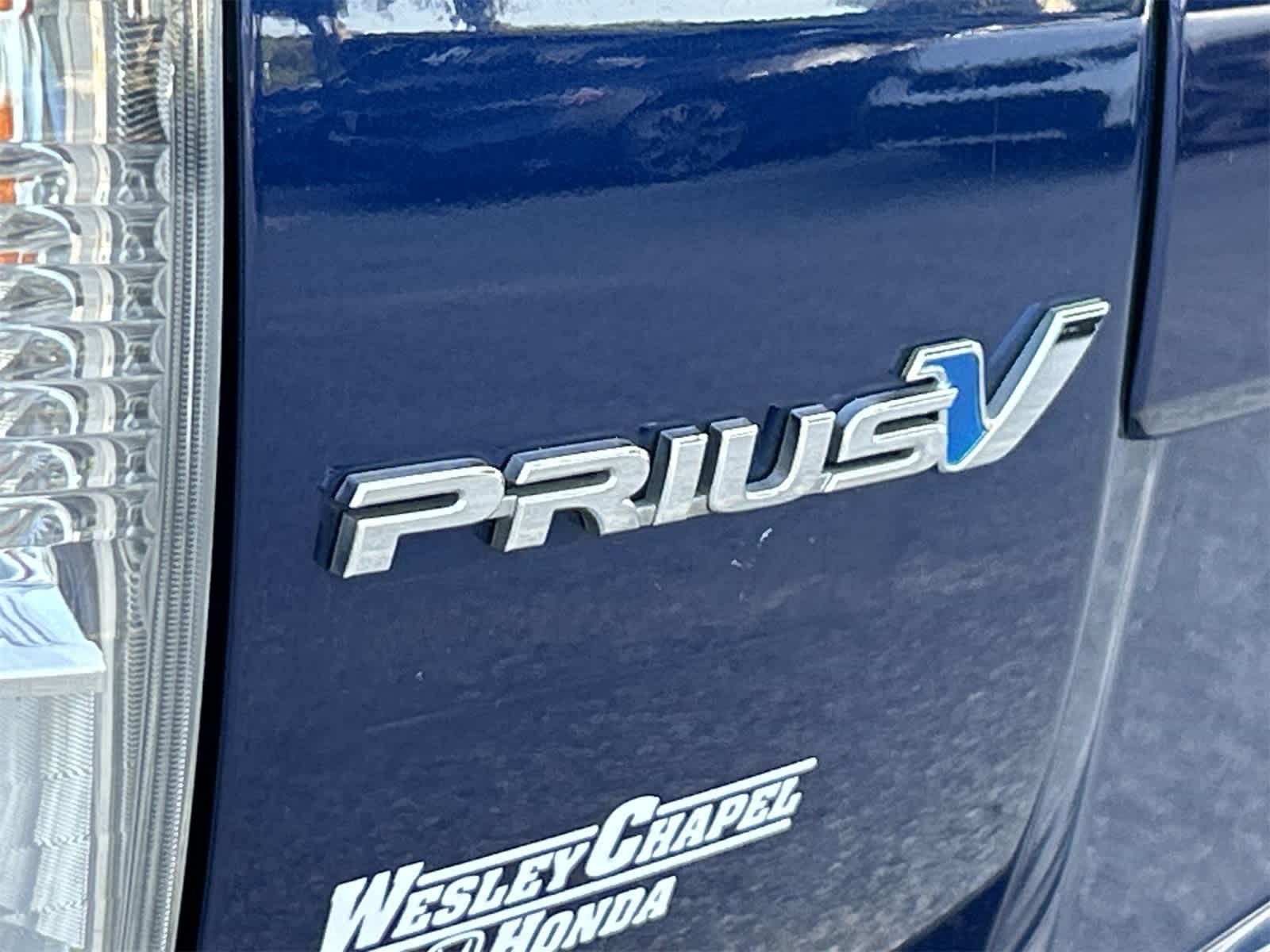 Thumbnail: 2013 Toyota Prius v - 11