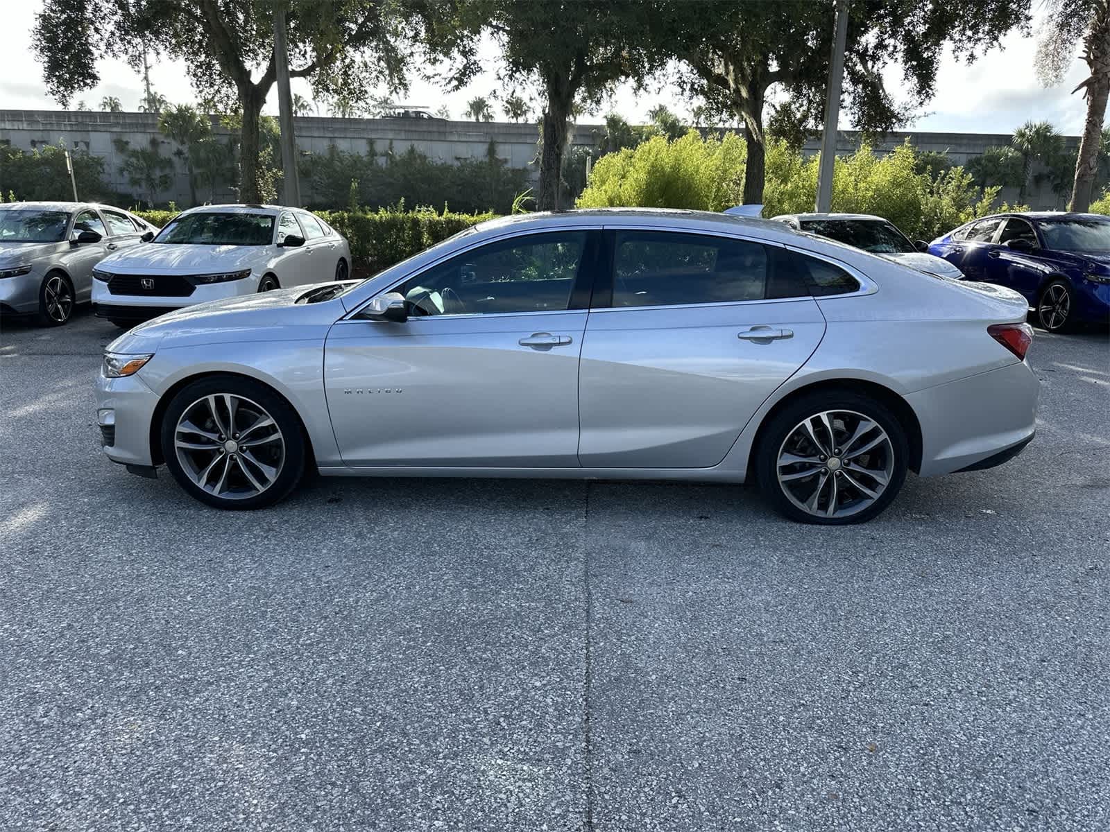 Thumbnail: 2020 Chevrolet Malibu - 3