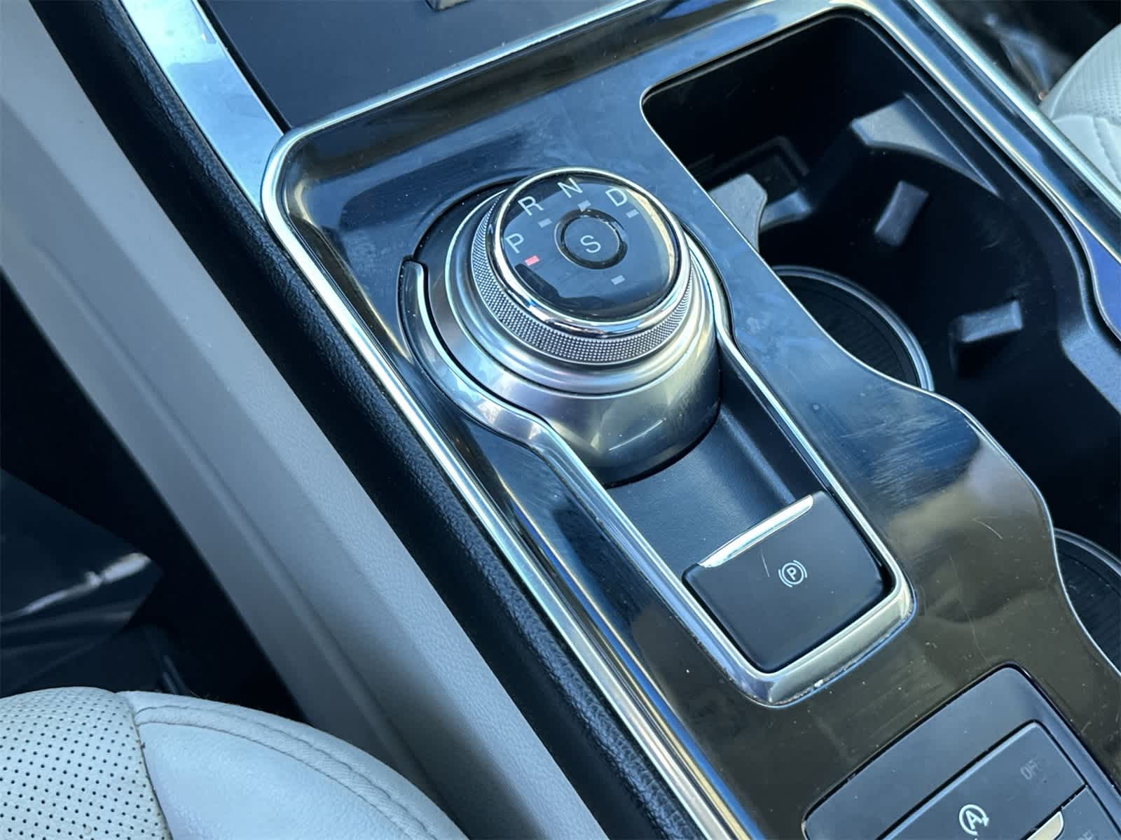 Thumbnail: 2019 Ford Edge - 21