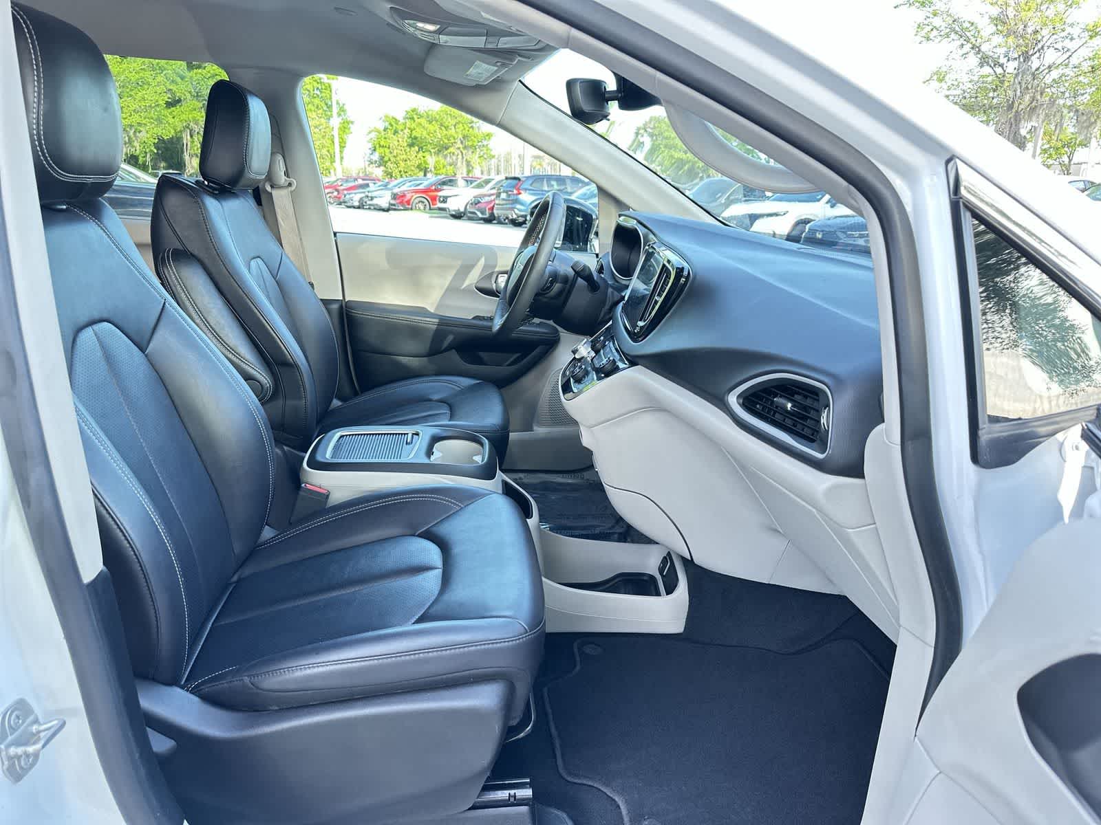 Thumbnail: 2024 Chrysler Pacifica - 17