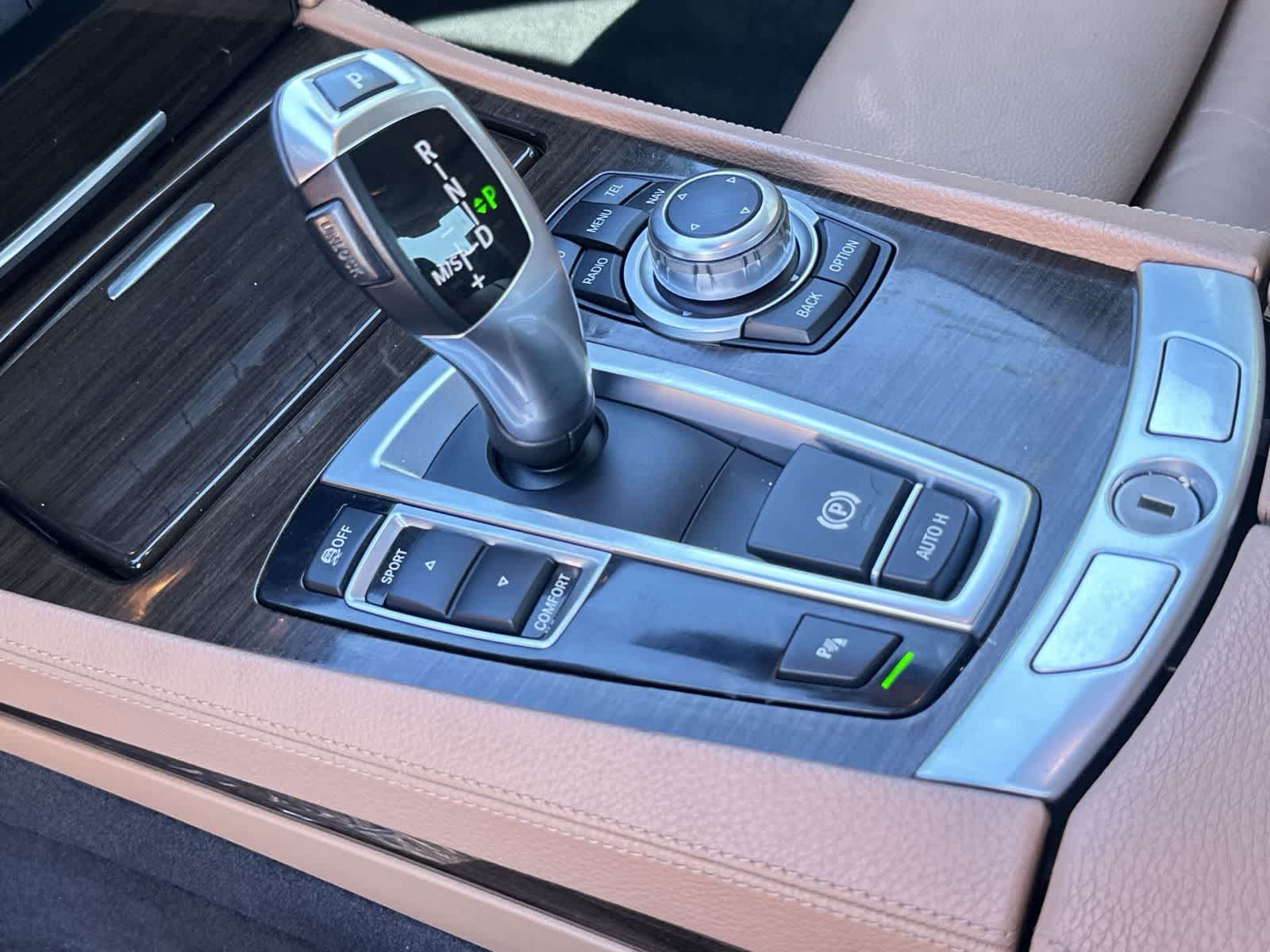 Thumbnail: 2011 BMW 7 Series - 21