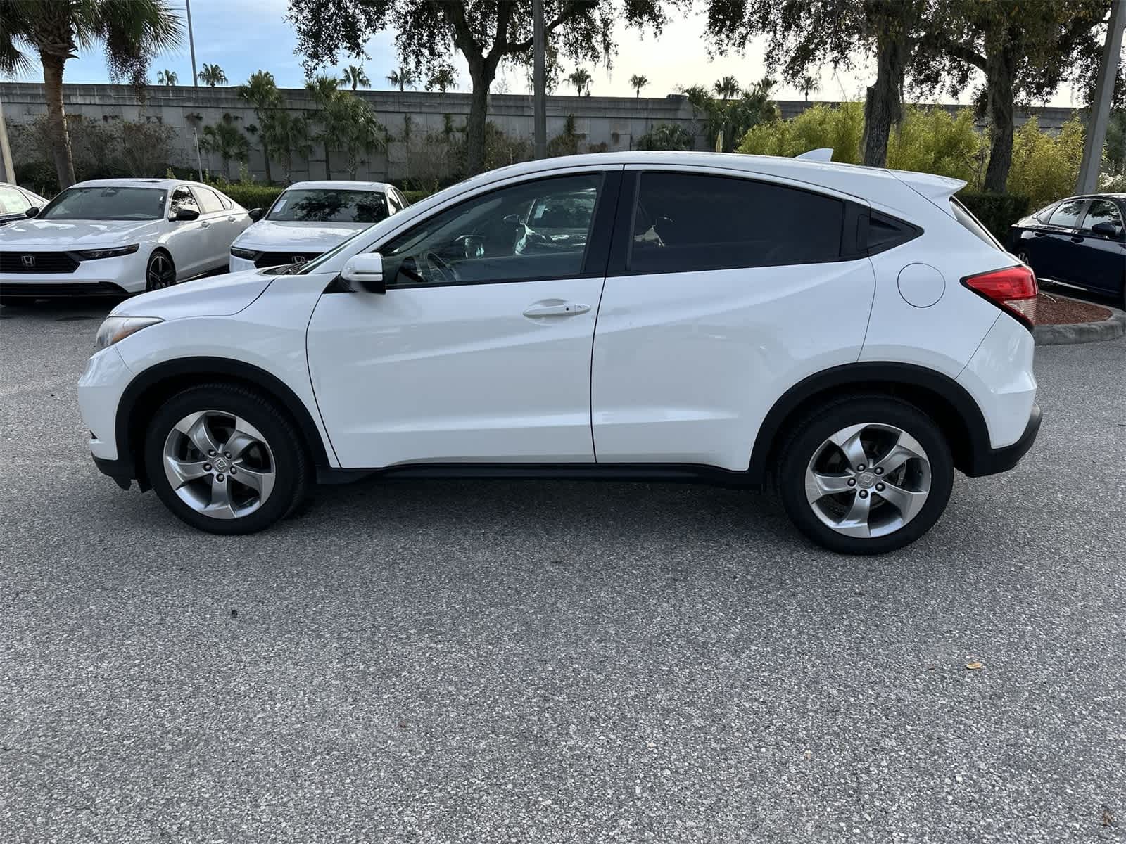 Thumbnail: 2017 Honda HR-V - 3