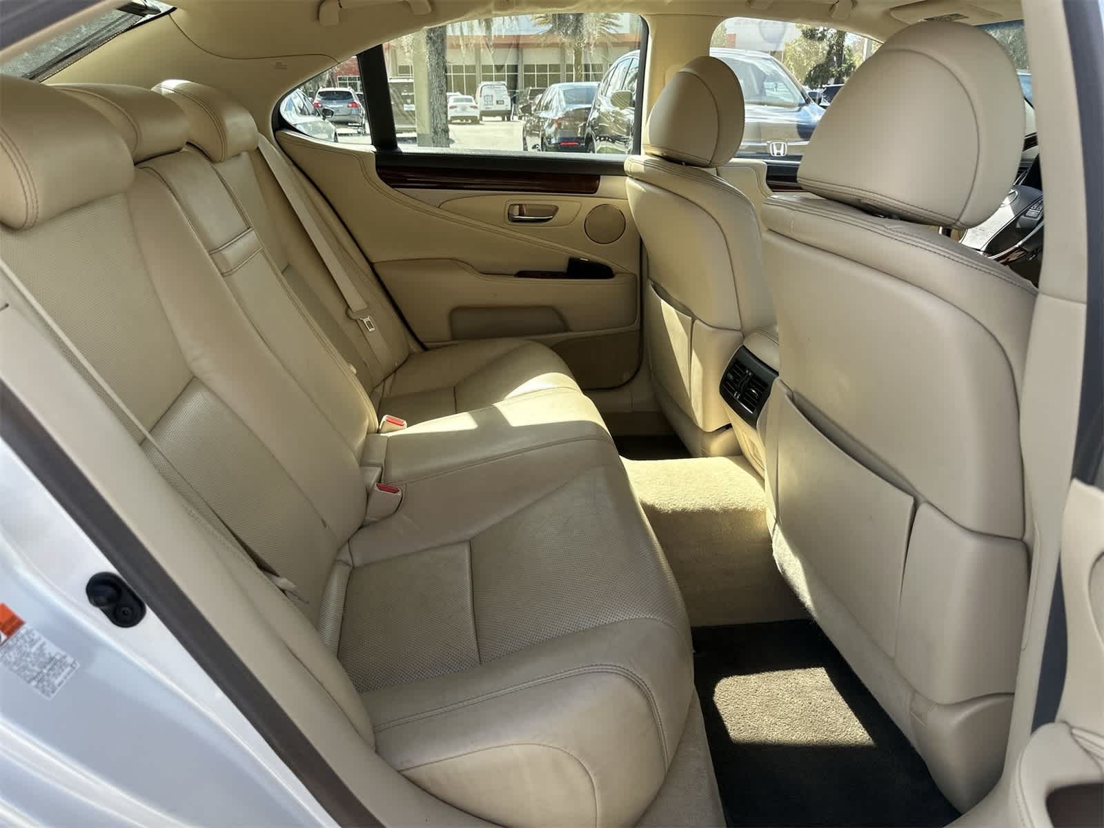 Thumbnail: 2016 Lexus LS - 16