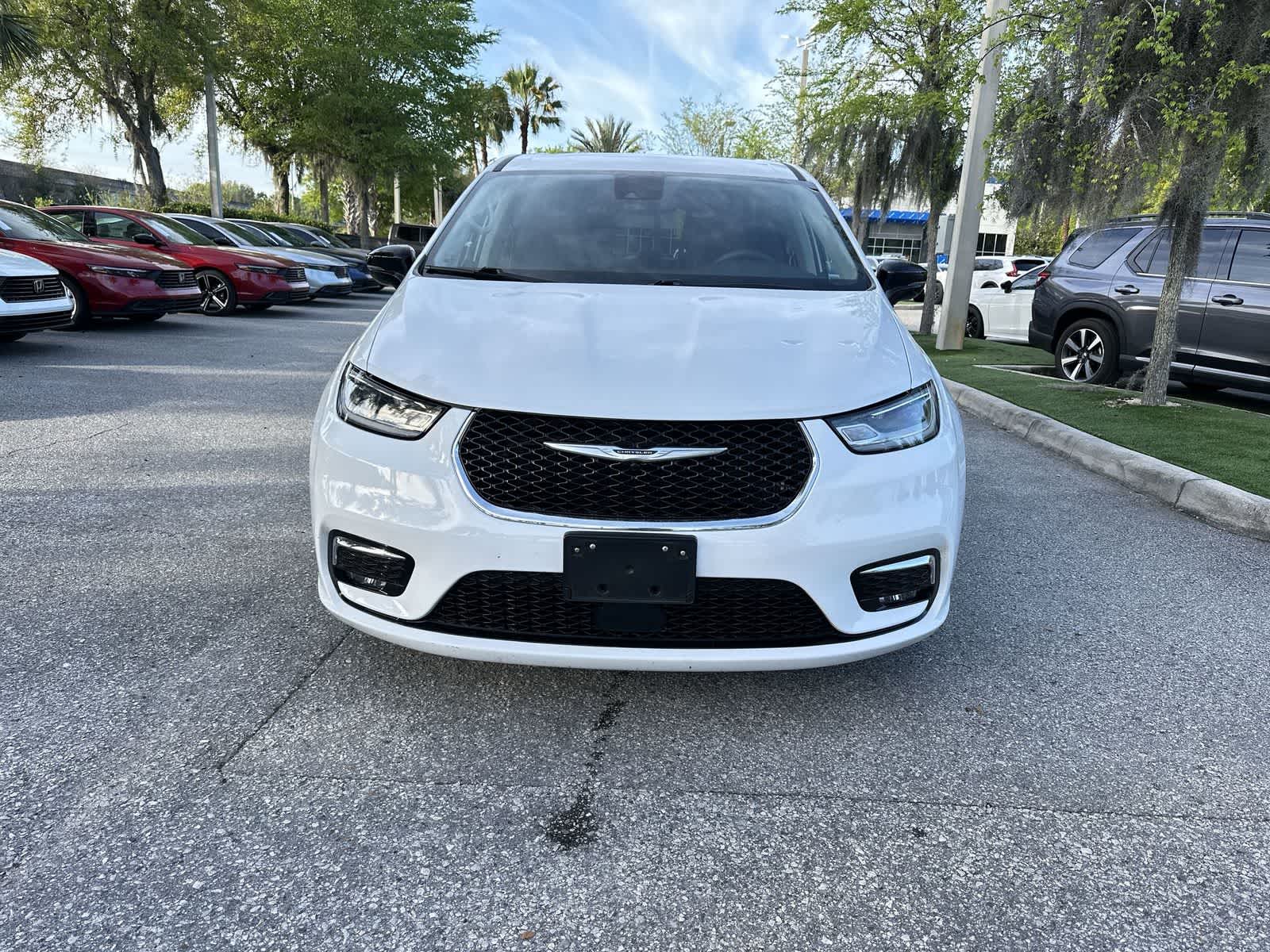 Thumbnail: 2024 Chrysler Pacifica - 9