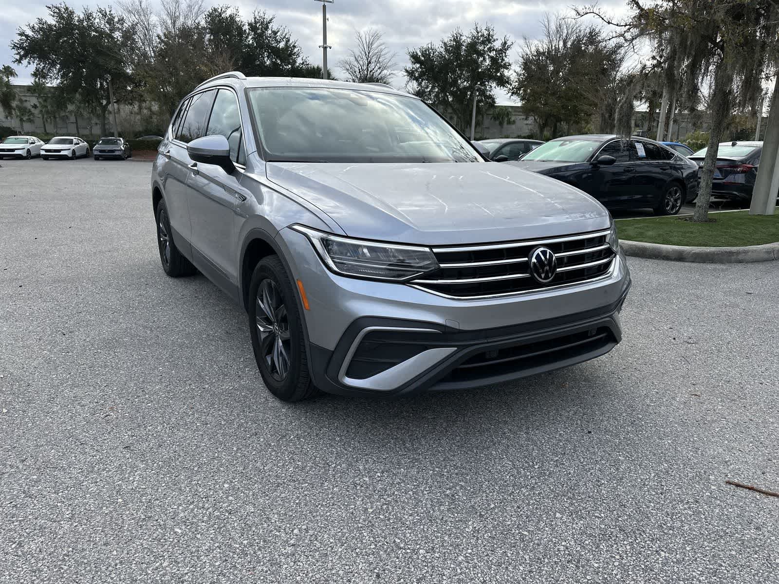 Thumbnail: 2022 Volkswagen Tiguan - 8