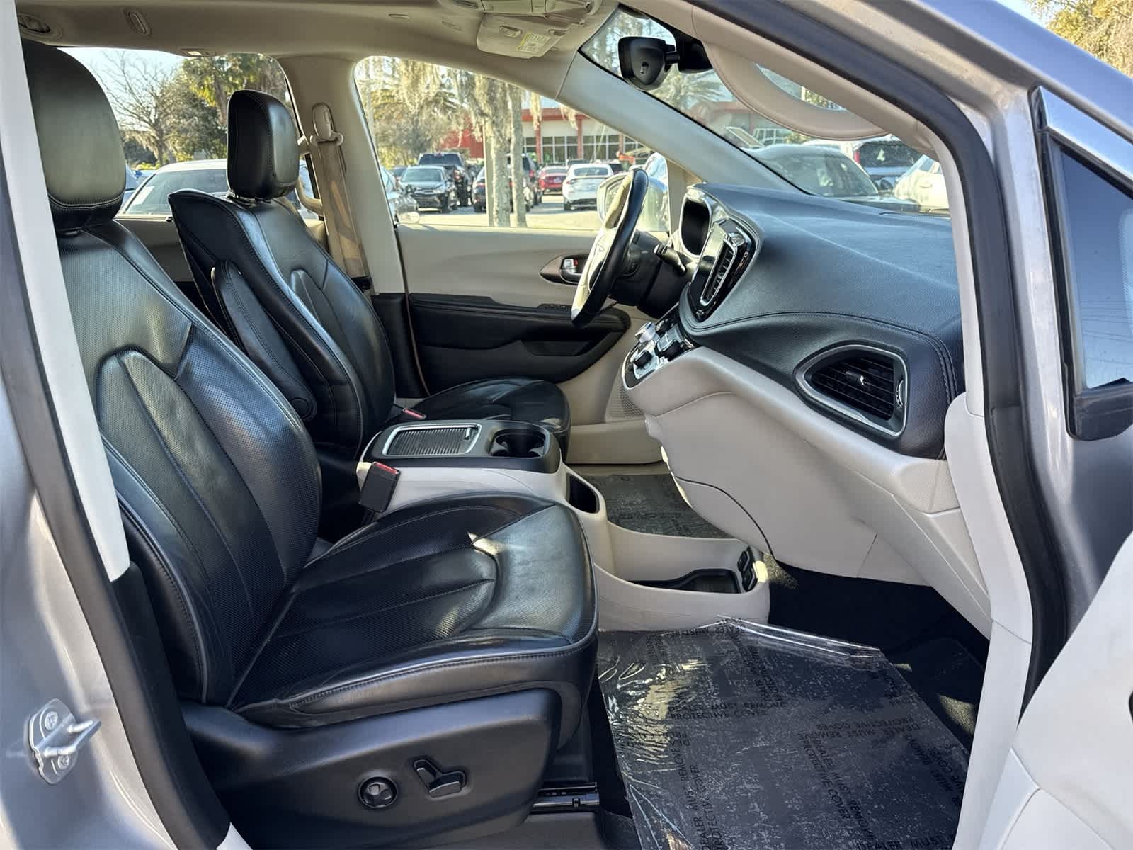 Thumbnail: 2018 Chrysler Pacifica - 17