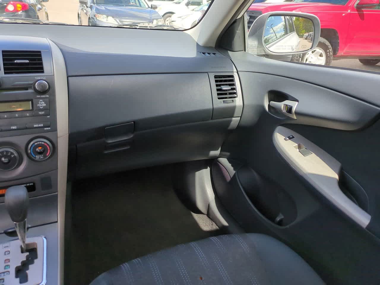 Thumbnail: 2011 Toyota Corolla - 16