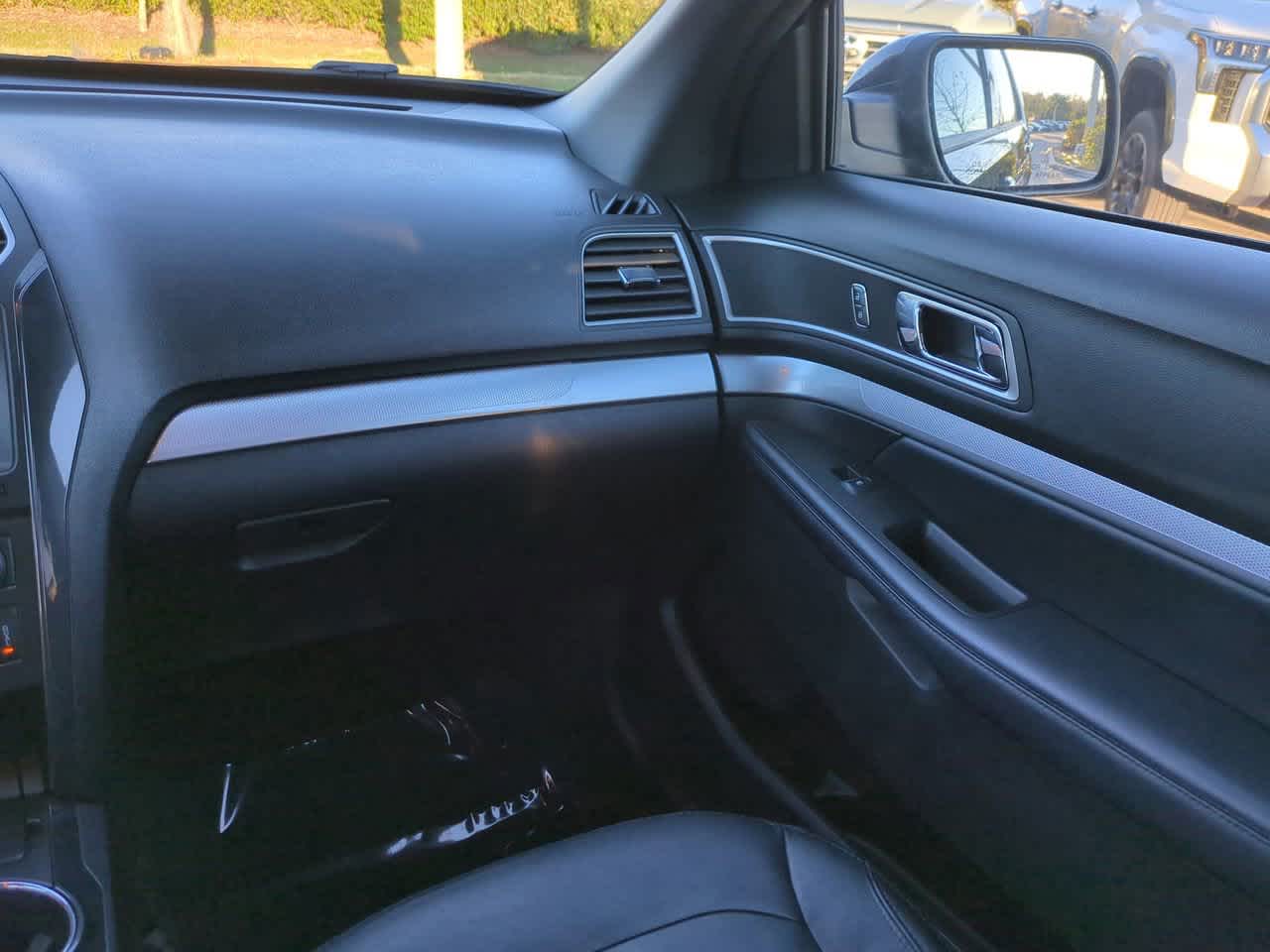 Thumbnail: 2017 Ford Explorer - 17