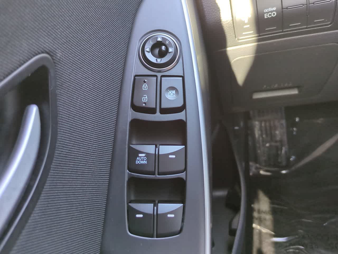 Thumbnail: 2014 Hyundai Elantra - 21