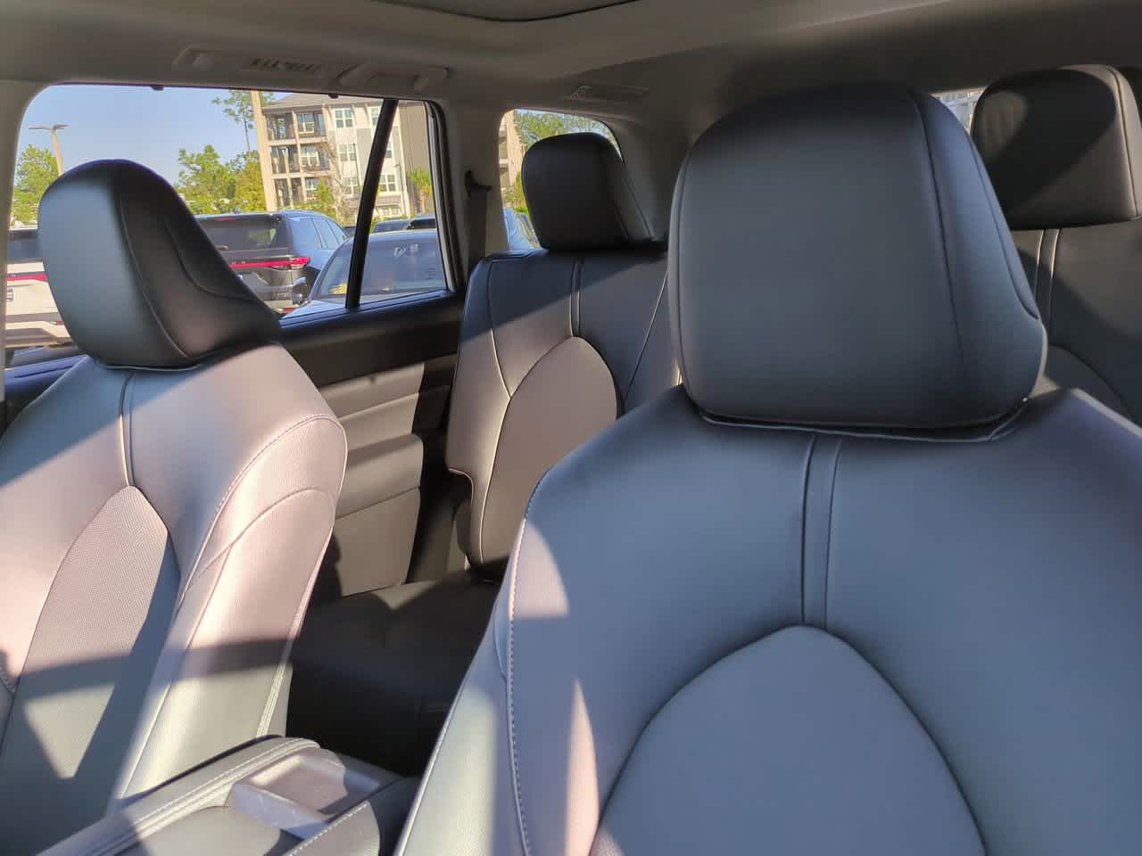 Thumbnail: 2025 Toyota Grand Highlander - 8