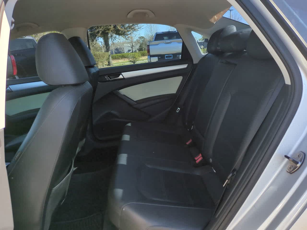 Thumbnail: 2013 Volkswagen Passat - 13