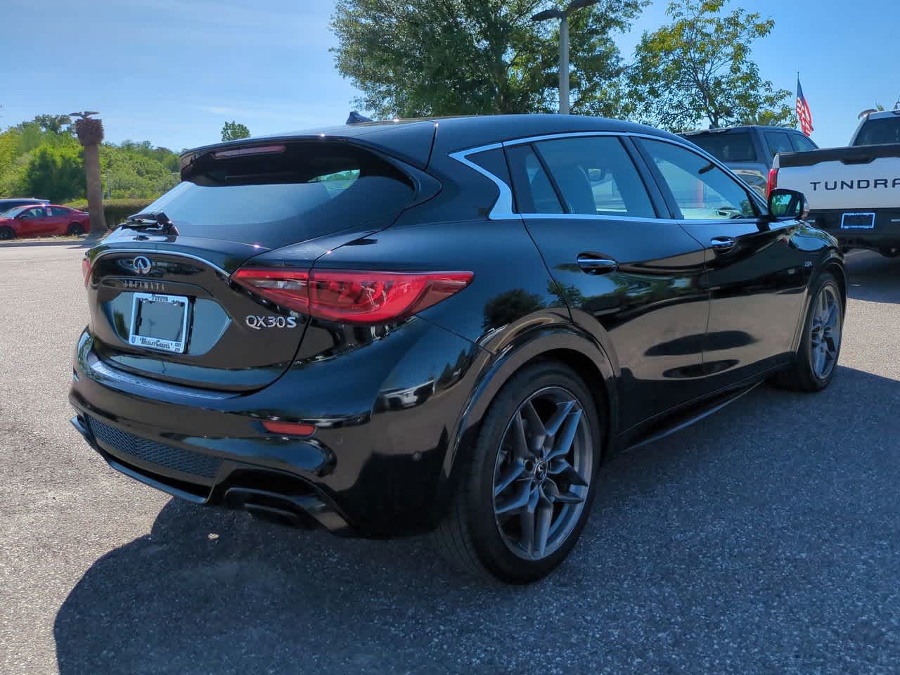 Thumbnail: 2017 INFINITI QX30 - 6