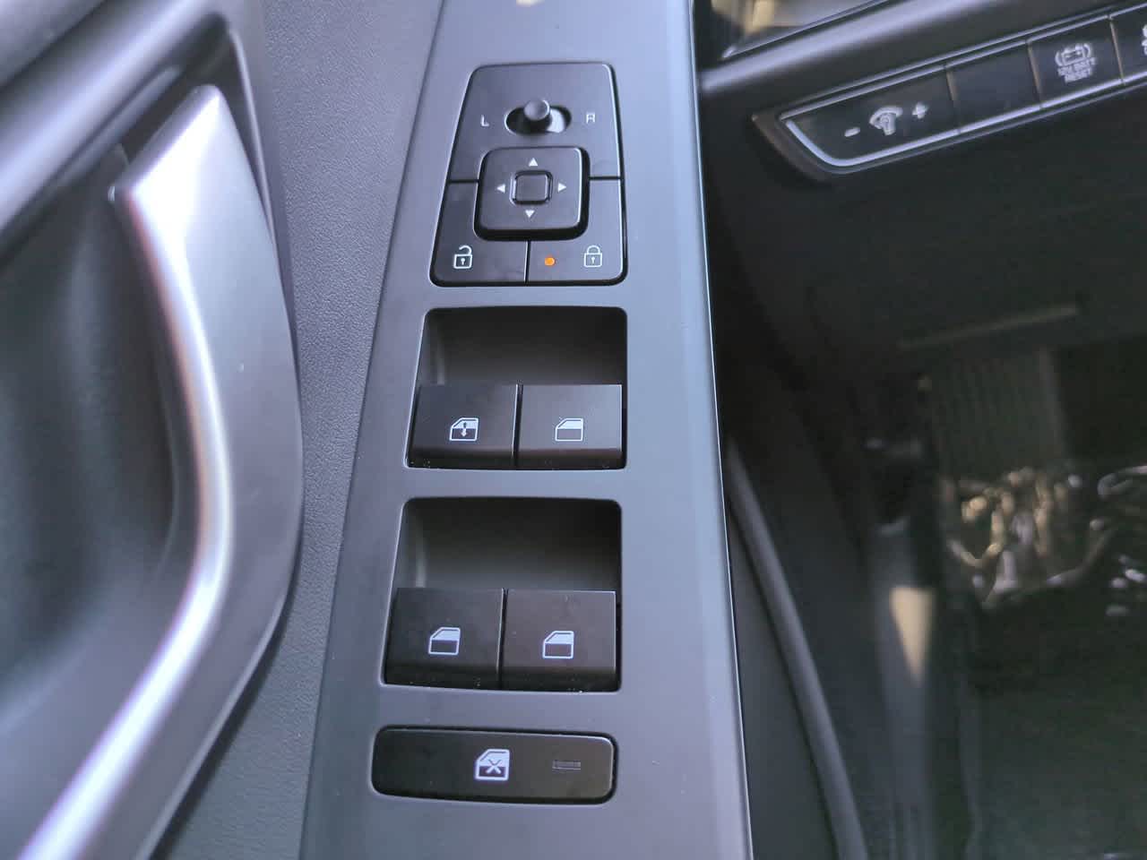 Thumbnail: 2023 Kia Niro - 21