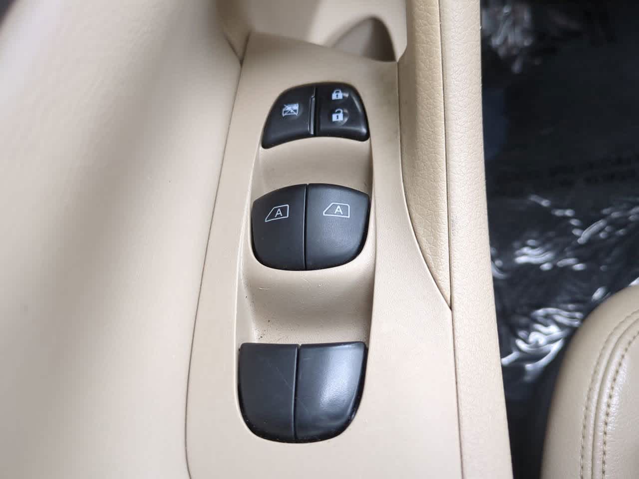 Thumbnail: 2016 Nissan Altima - 23