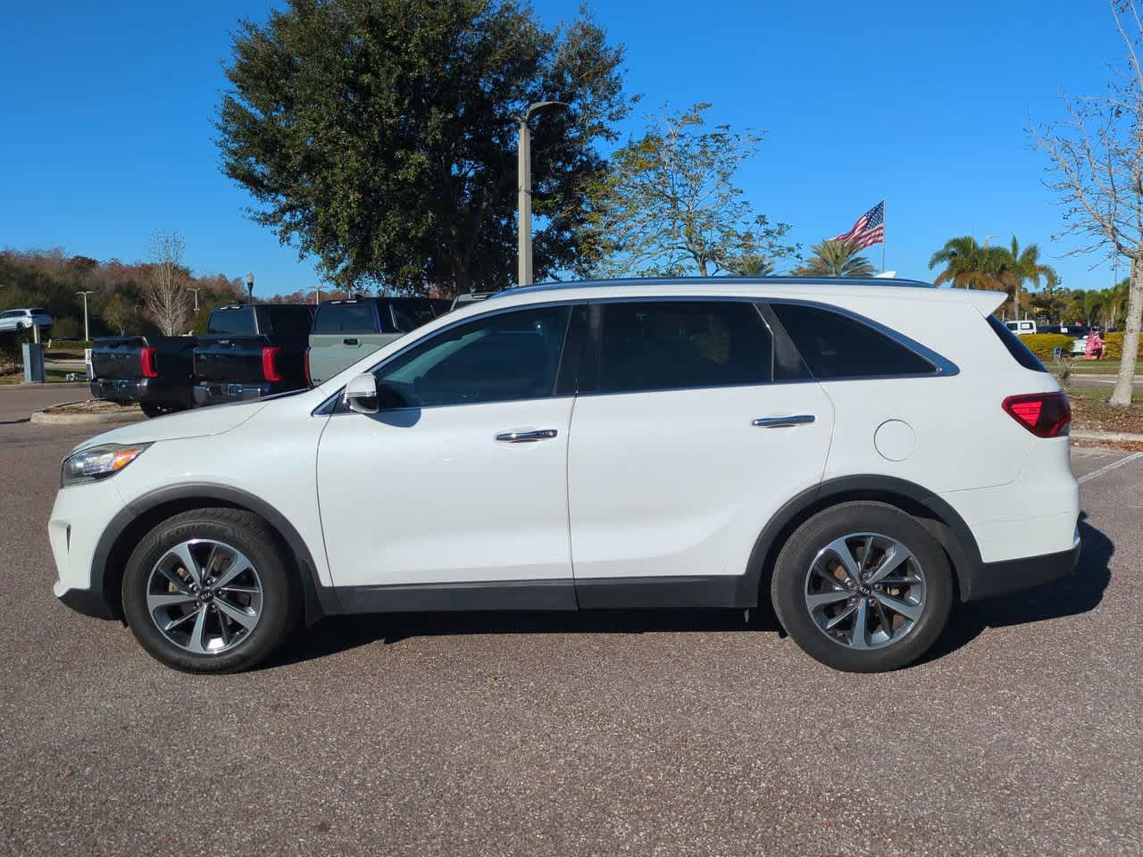 Thumbnail: 2019 Kia Sorento - 3