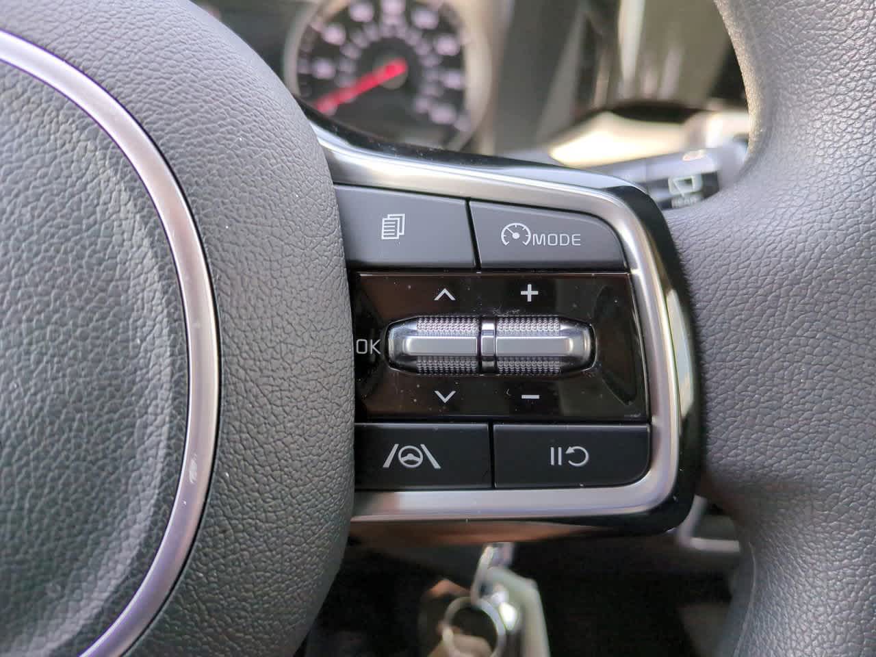2023 Kia Sorento LX 24